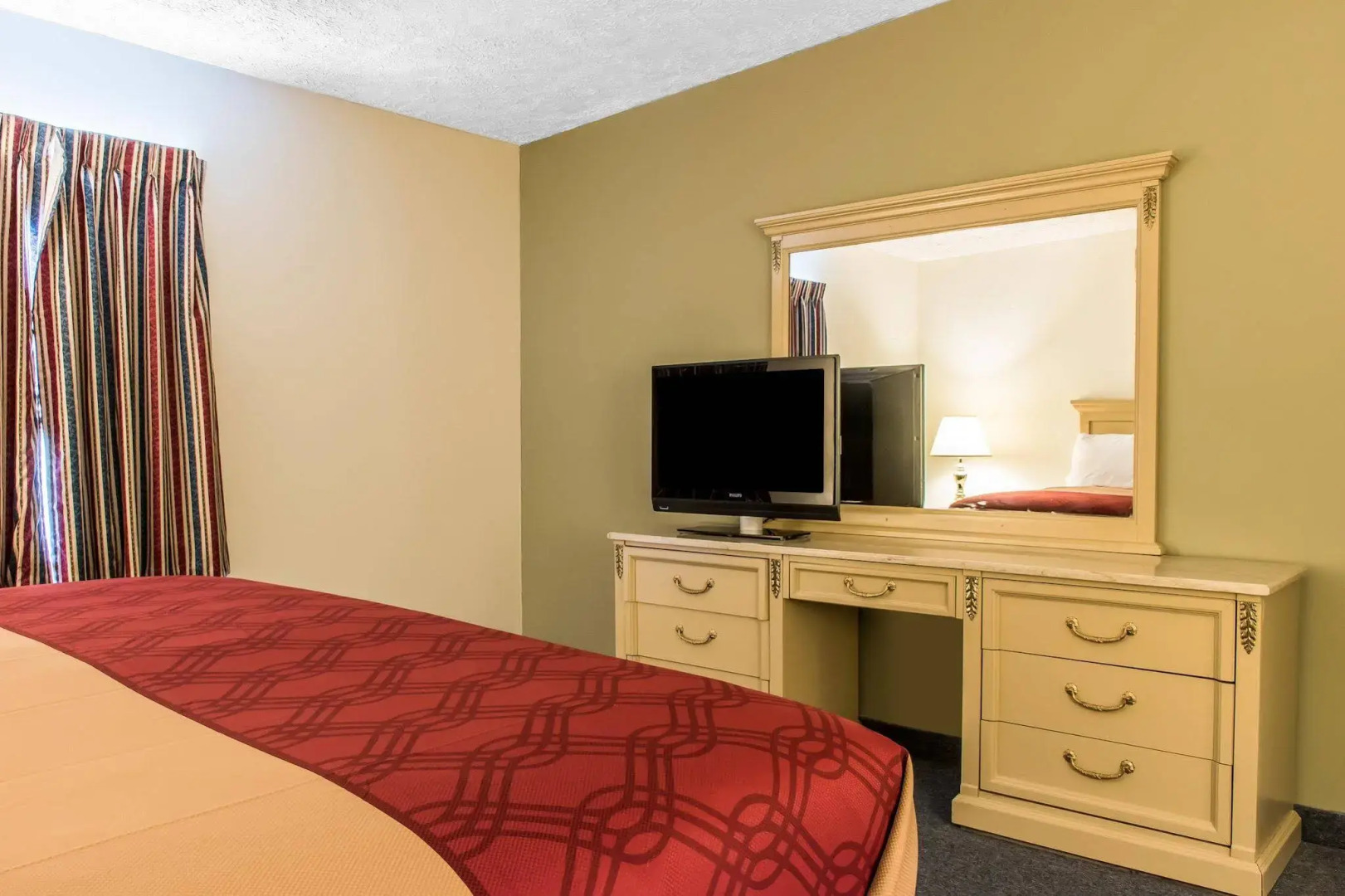 Econo Lodge Inn & Suites White Haven