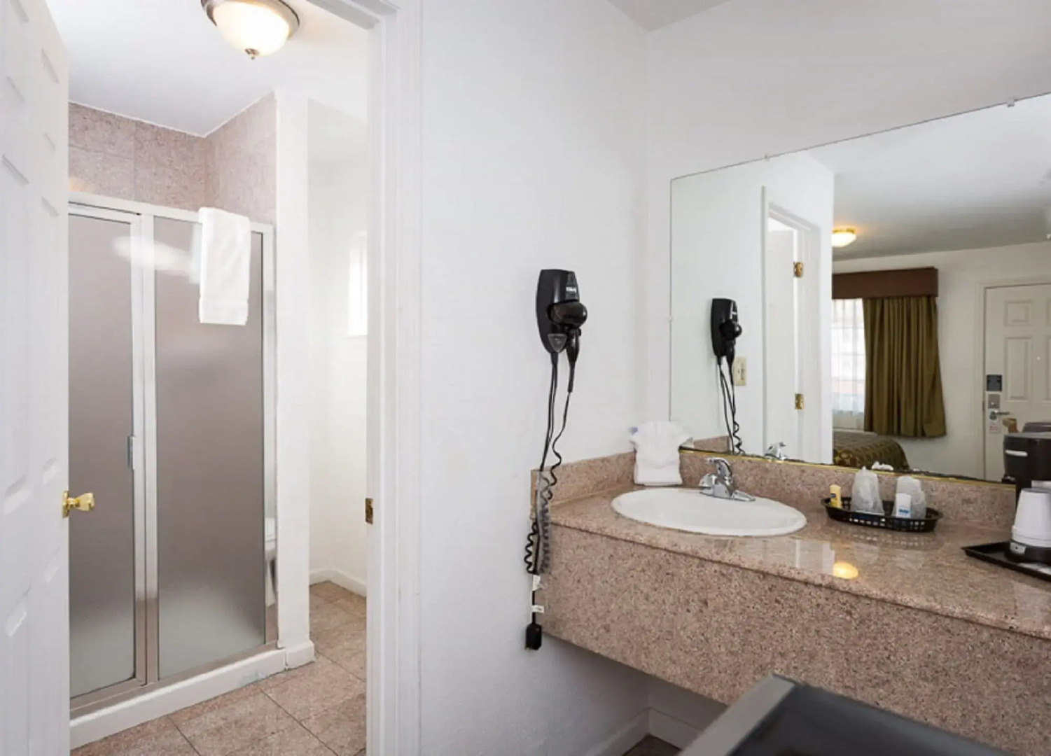 Howard Johnson by Wyndham Berkeley