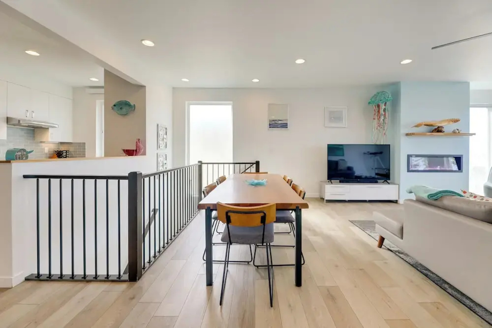 Scenic Depoe Bay Townhome w/ Deck < 1 Mi to Parks!