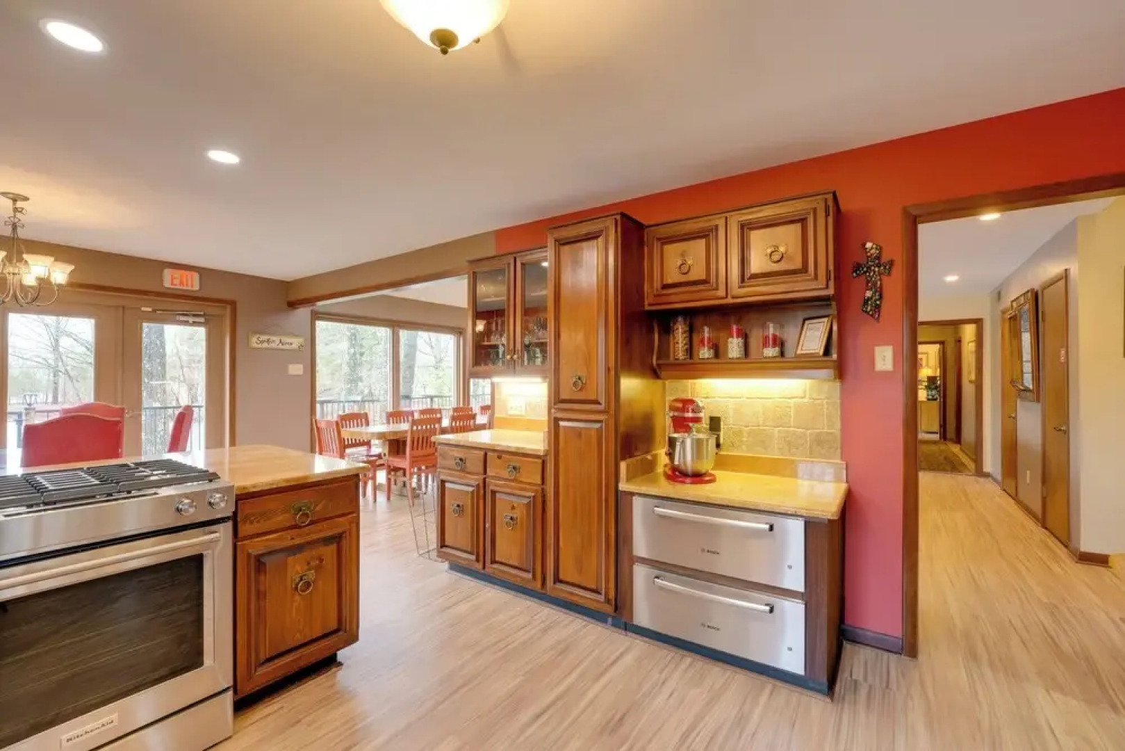 Stunning Southaven Estate: Pool & Spacious Deck!