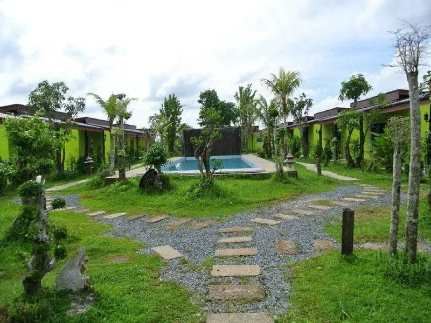Ban Pool Green View Resort