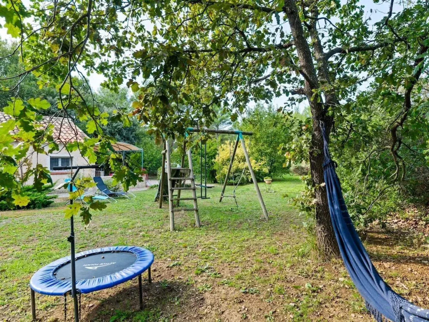 Tastefully Furnished Villa With Terrace, Private Swimming Pool Near of Lambesc