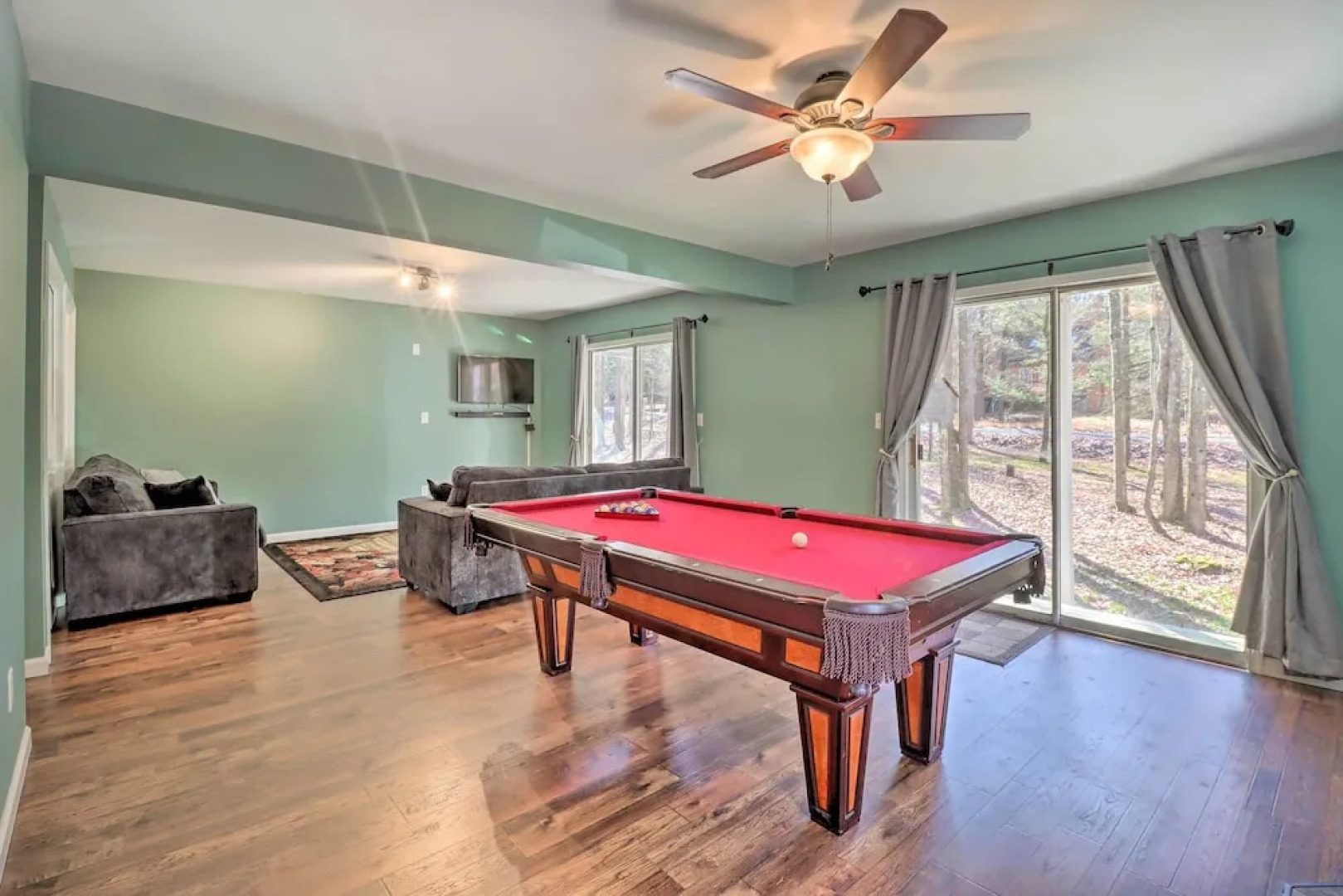 Hike & Swim: Family Home in Albrightsville!