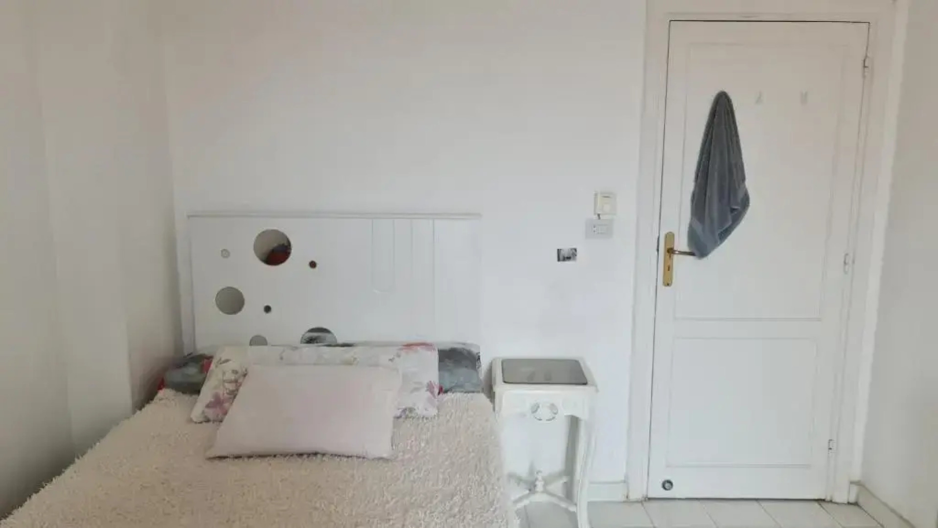 Single room for a girl in a shared apartment