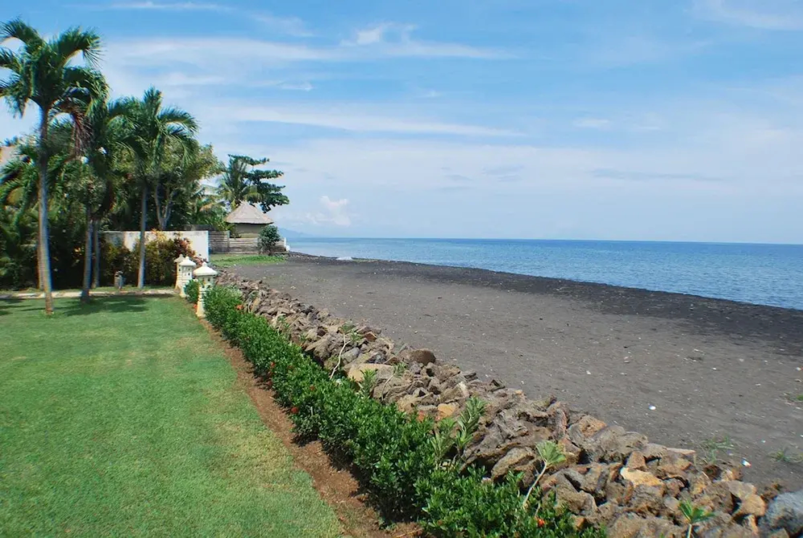 Villa Cerah Beachfront Holiday House