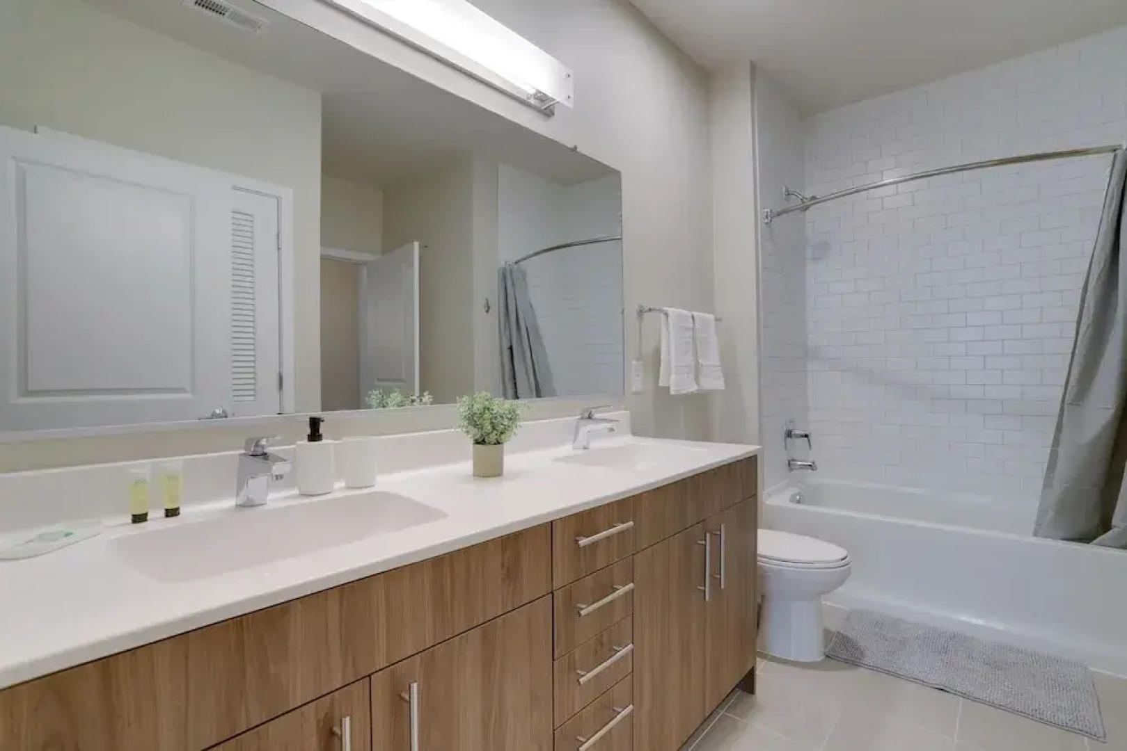 Incredible Apartment Near The Metro