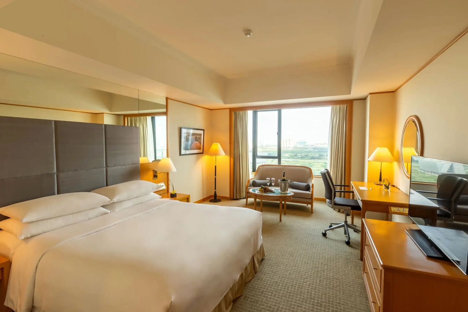 Renaissance Riverside Hotel Saigon