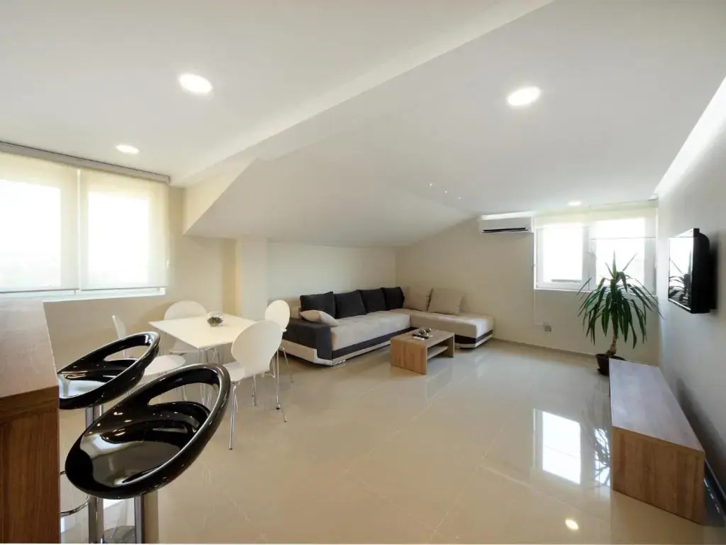 Agent Lux Apartments