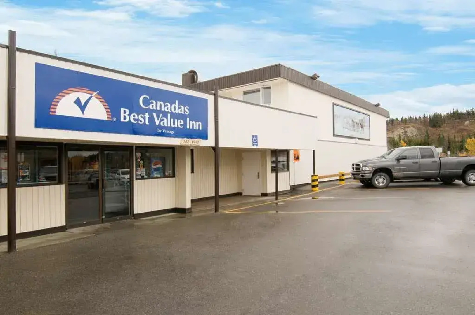 Canadas Best Value Inn River View Hotel