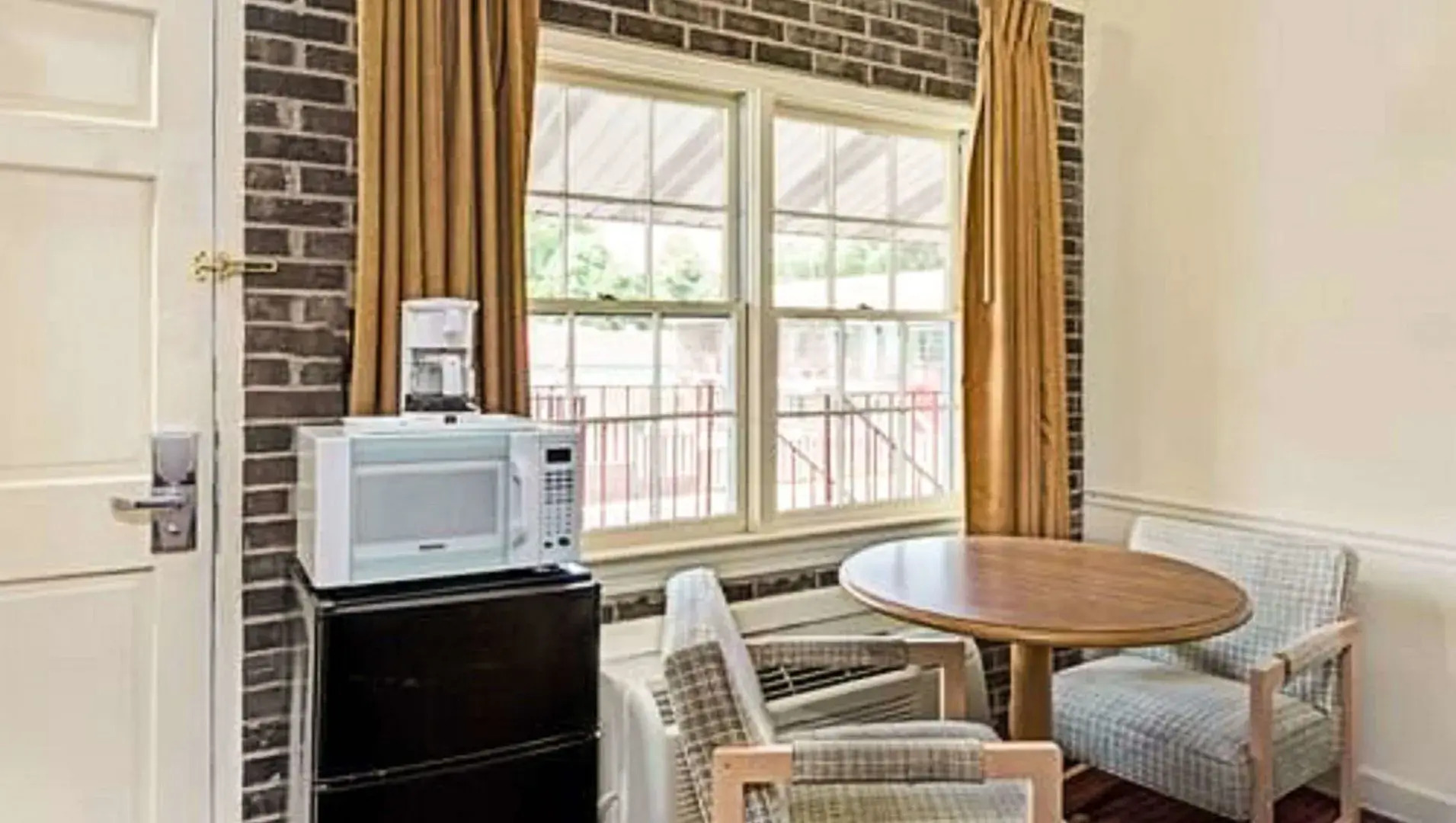 Capt. John Smith Inn