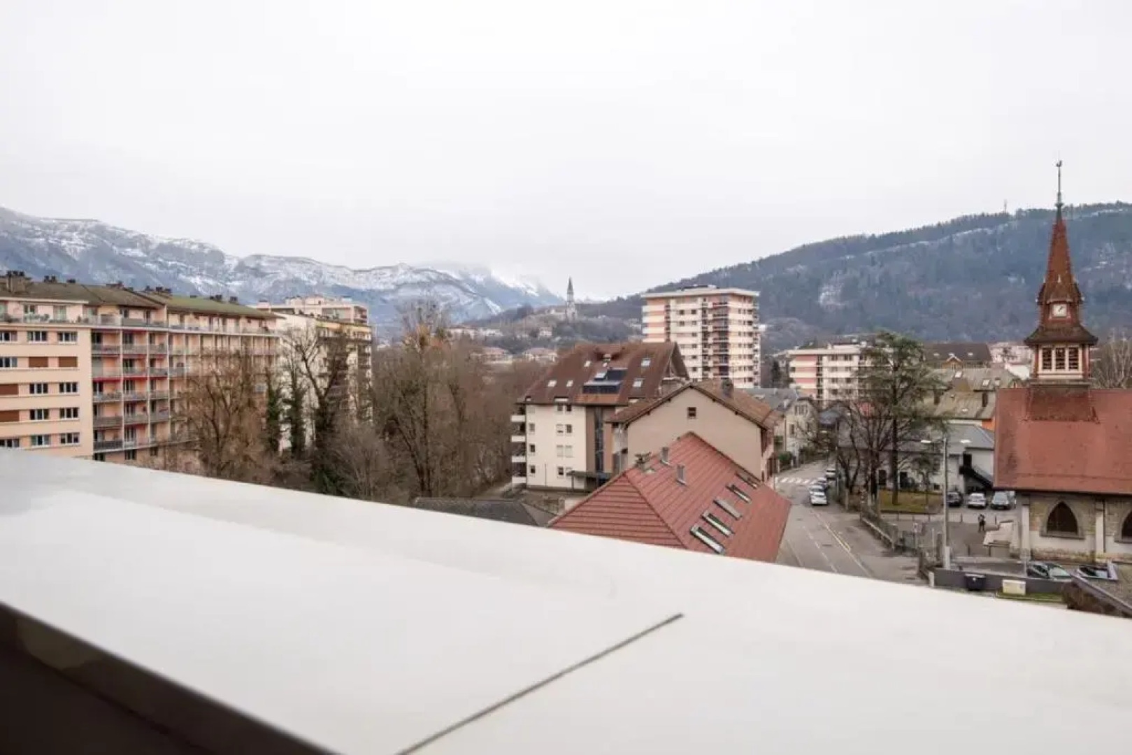 Apartment with balcony near downtown