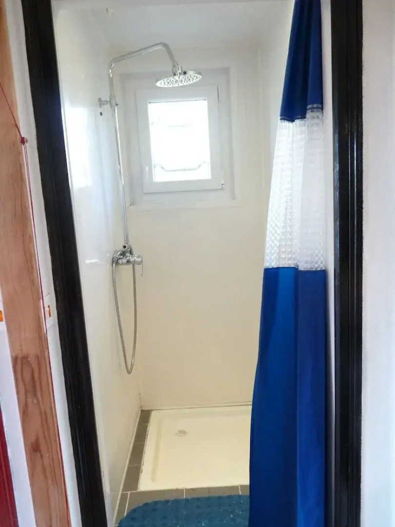 Chambre Rouge et Vin Blanc