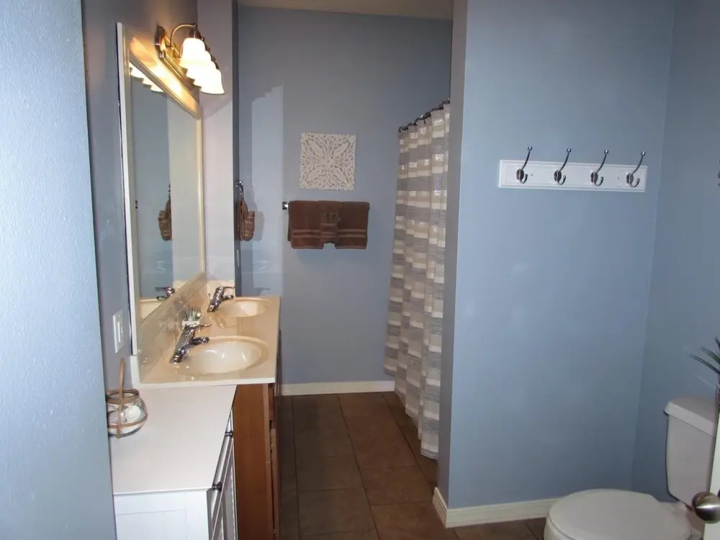 Condo A-7 3 Bedroom Condo by Redawning