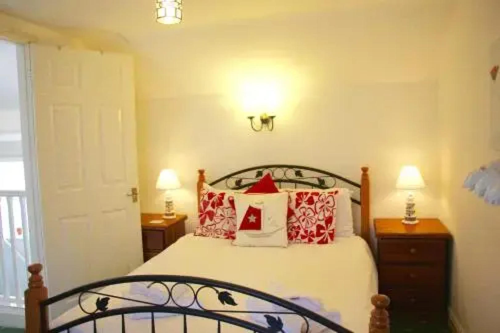 Romantic Flint Cottage on the Suffolk Coast