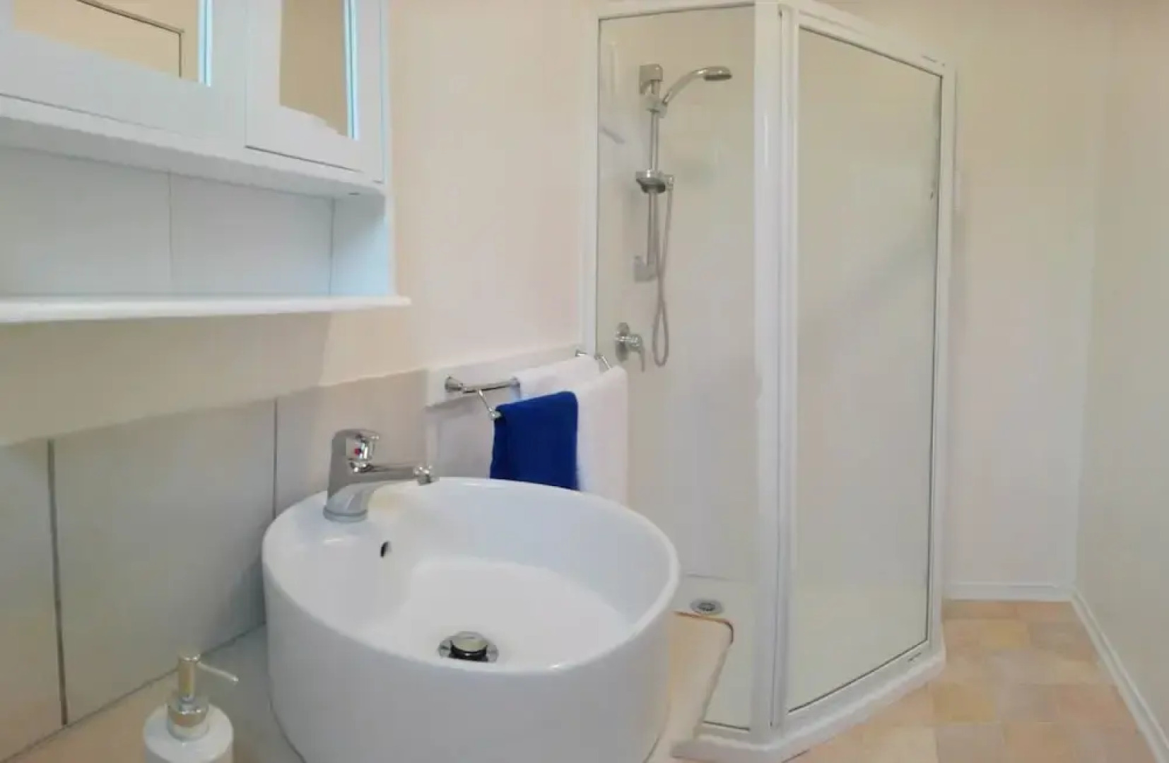 Purple Hen Bunk House - Hostel