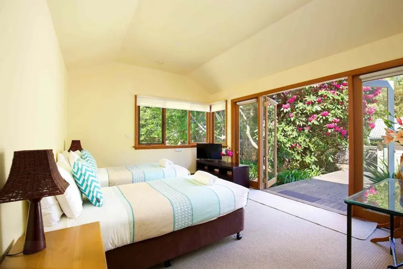 Stonewall Cottage for two with Fireplace