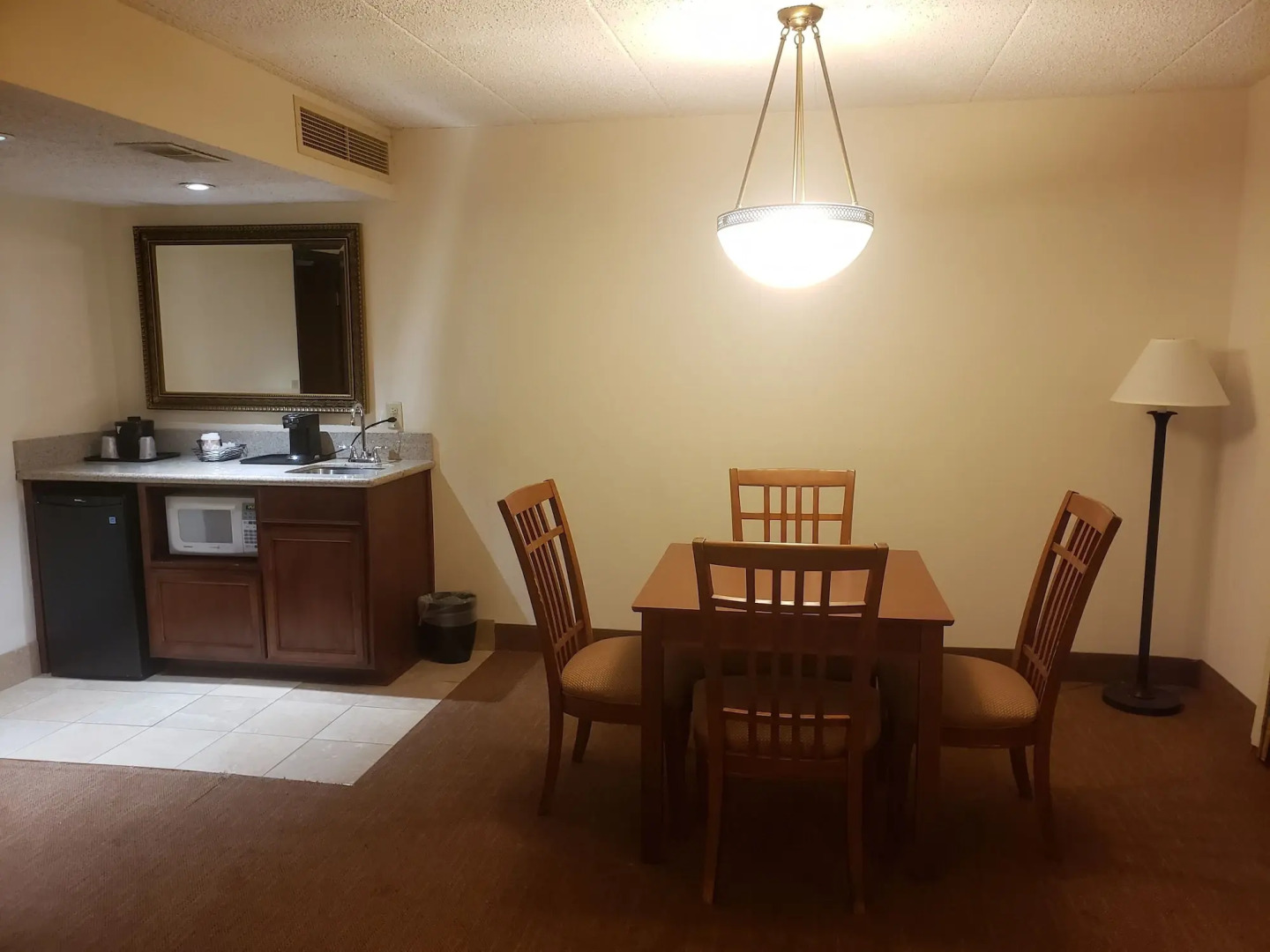 Tulsa Square Hotel Central, I-44 By OYO