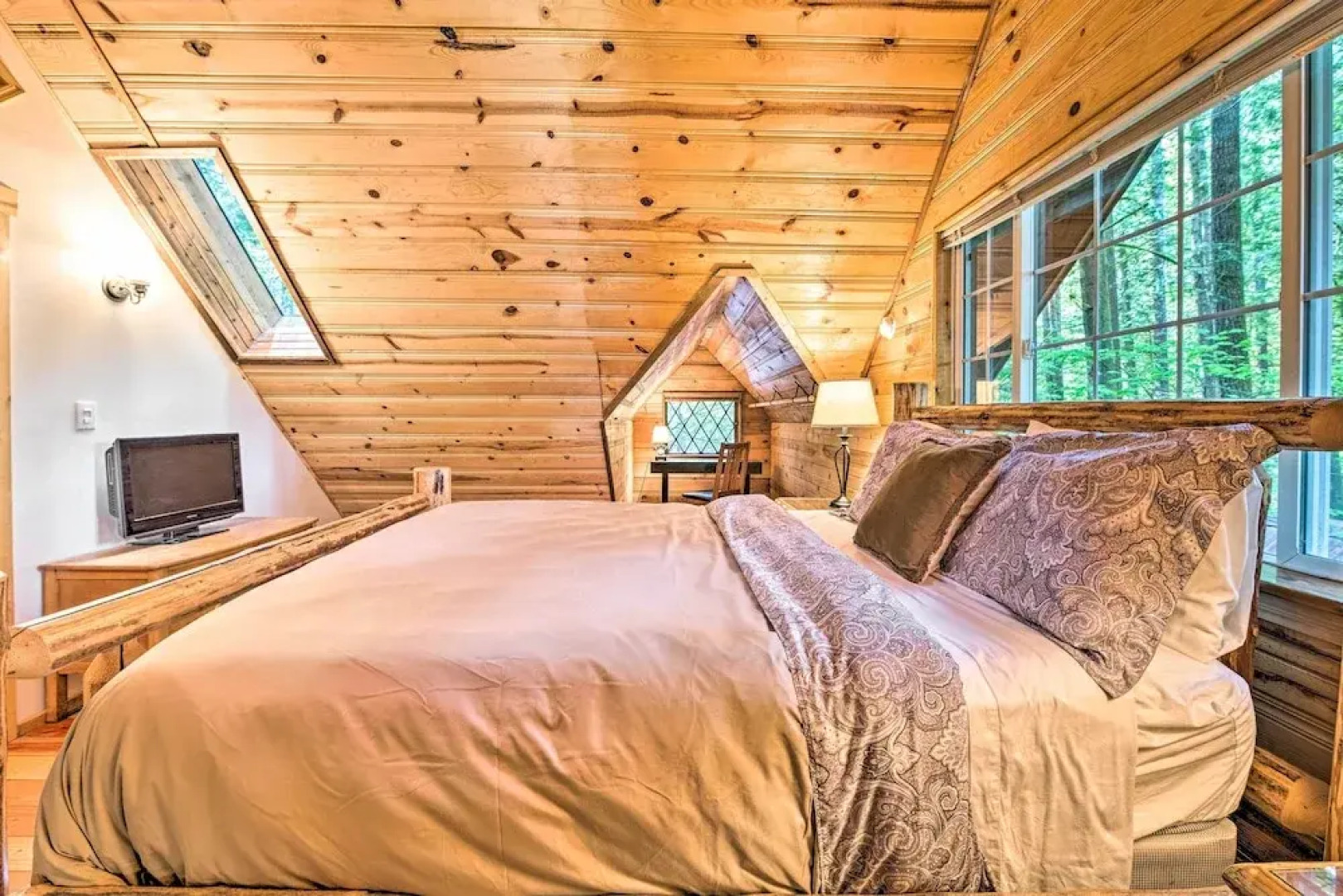 Three Enchanting Riverfront Cabins: Hot Tub Access