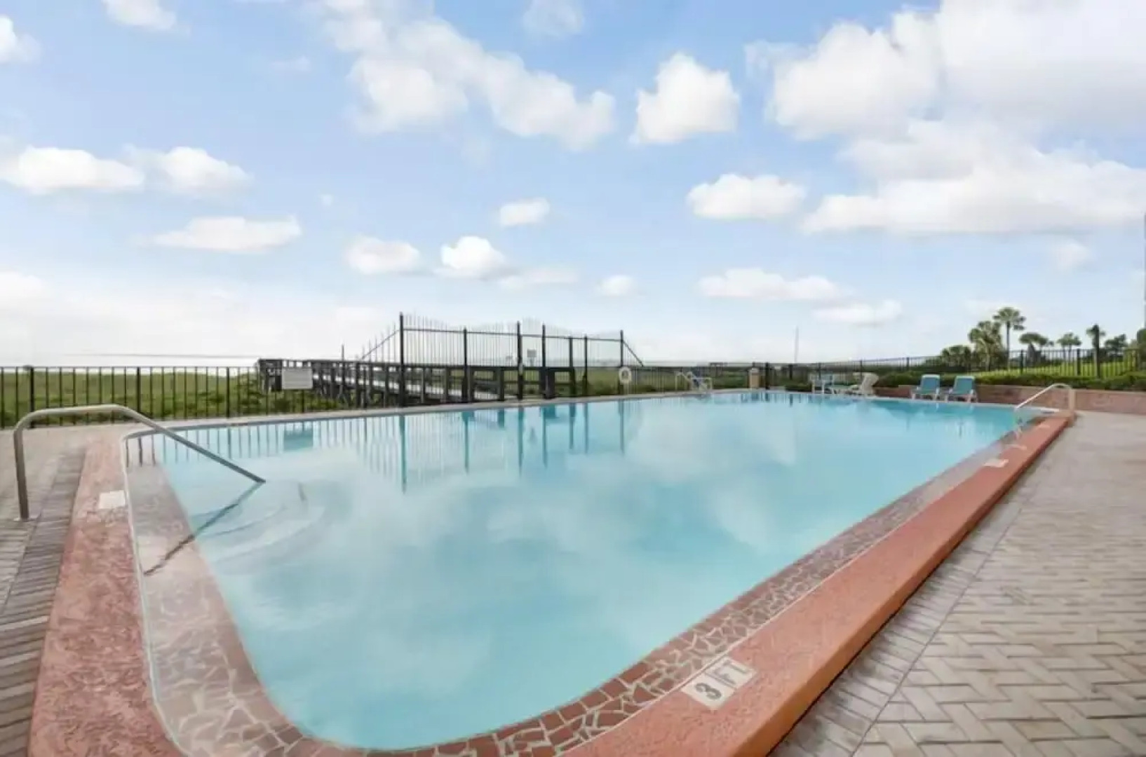 Amelia South H4 by RedAwning