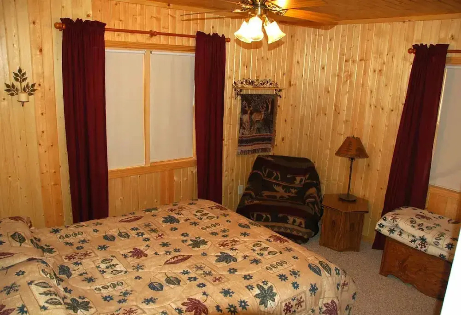Taylor Lake Point 3 Bedroom Hotel Room by RedAwning