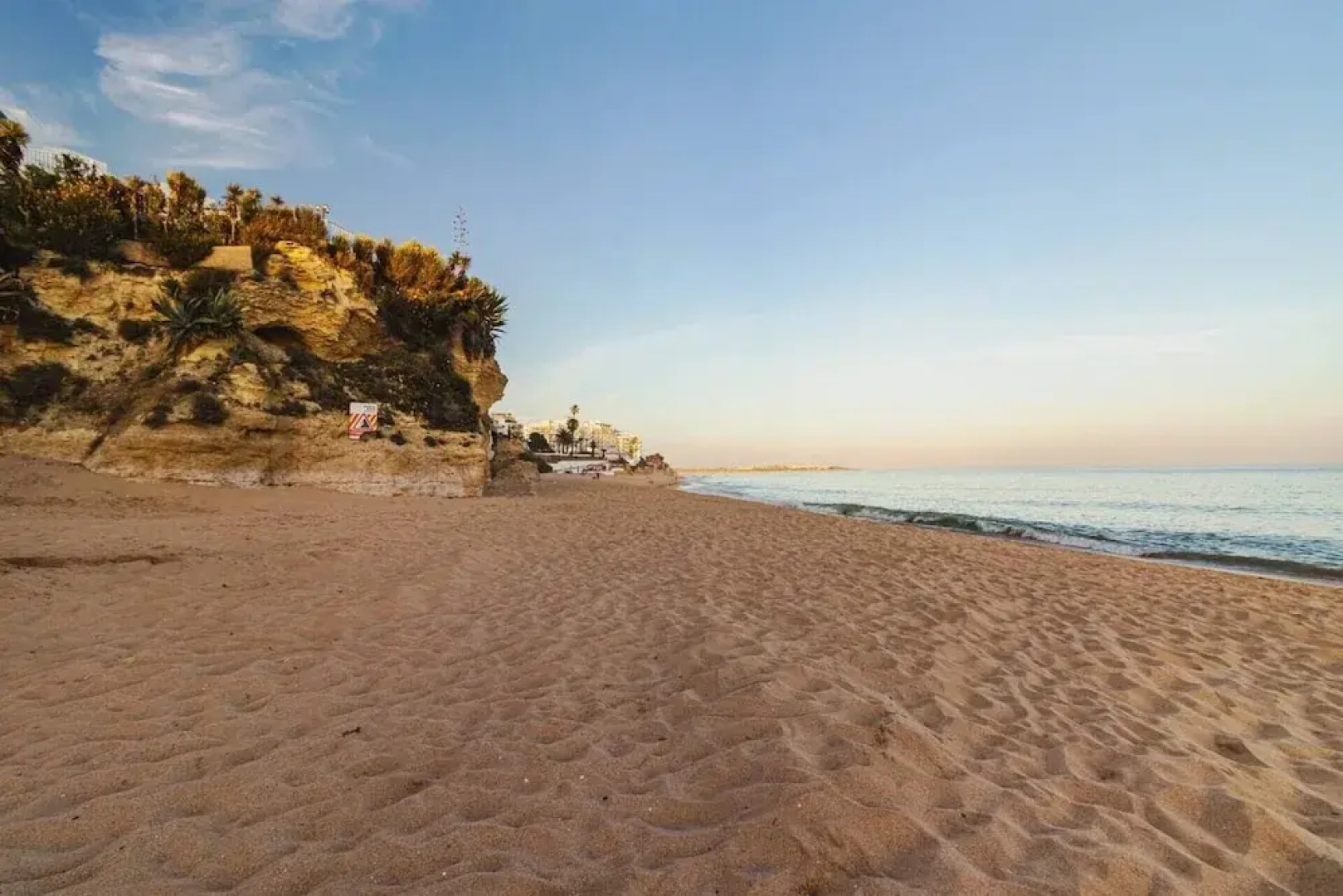 Inviting 2-bed Apartment in Armação de Pêra