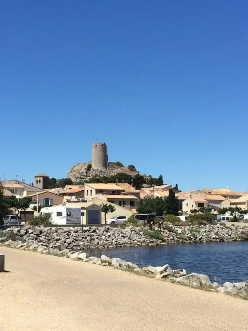 Voilier A Quai Gruissan