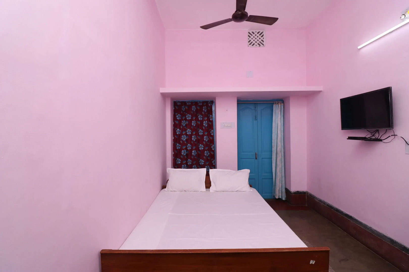 SPOT ON 44329 Sri Krishna Inn Lodging & Boarding