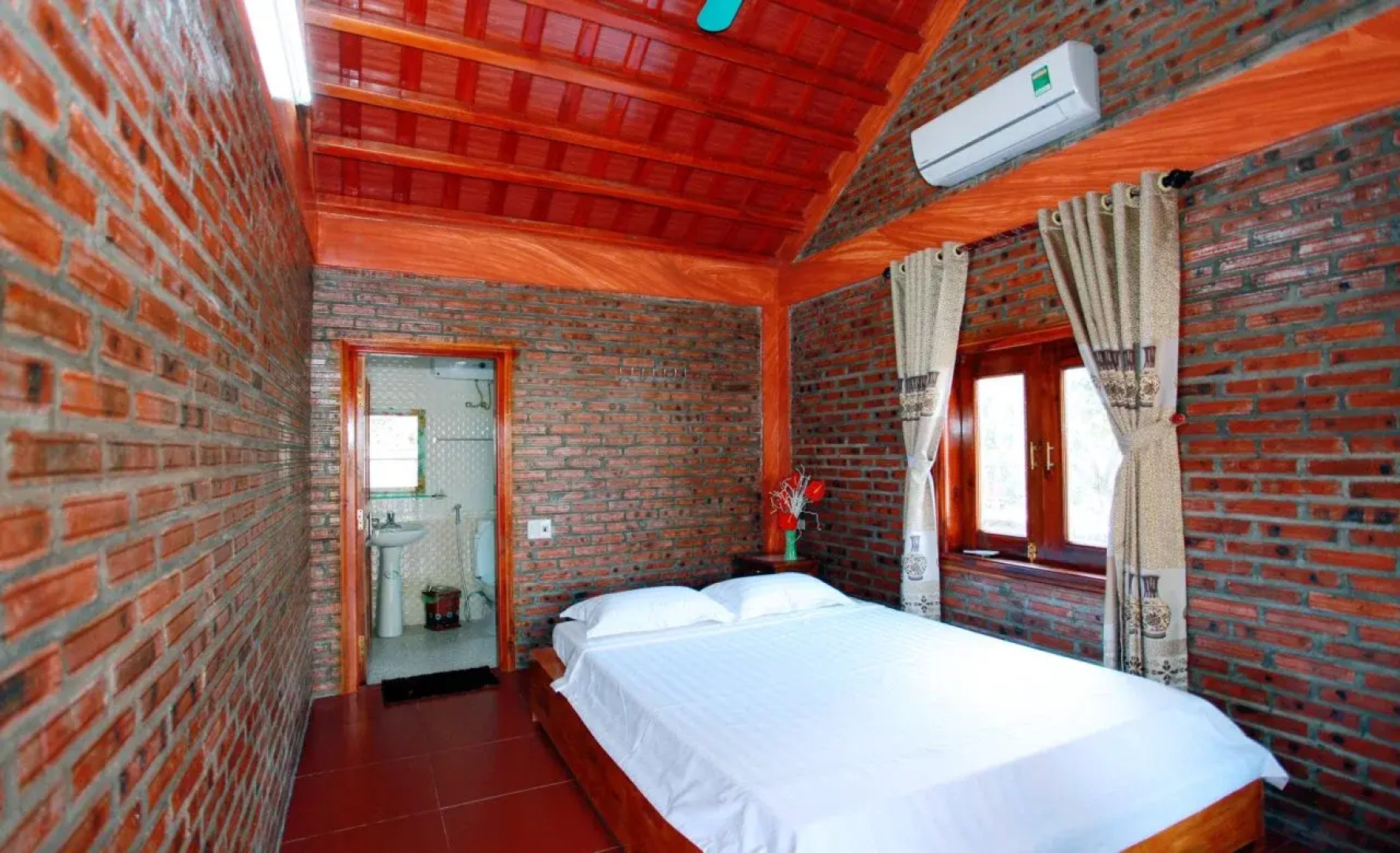 Ninh Binh Mountain View Homestay