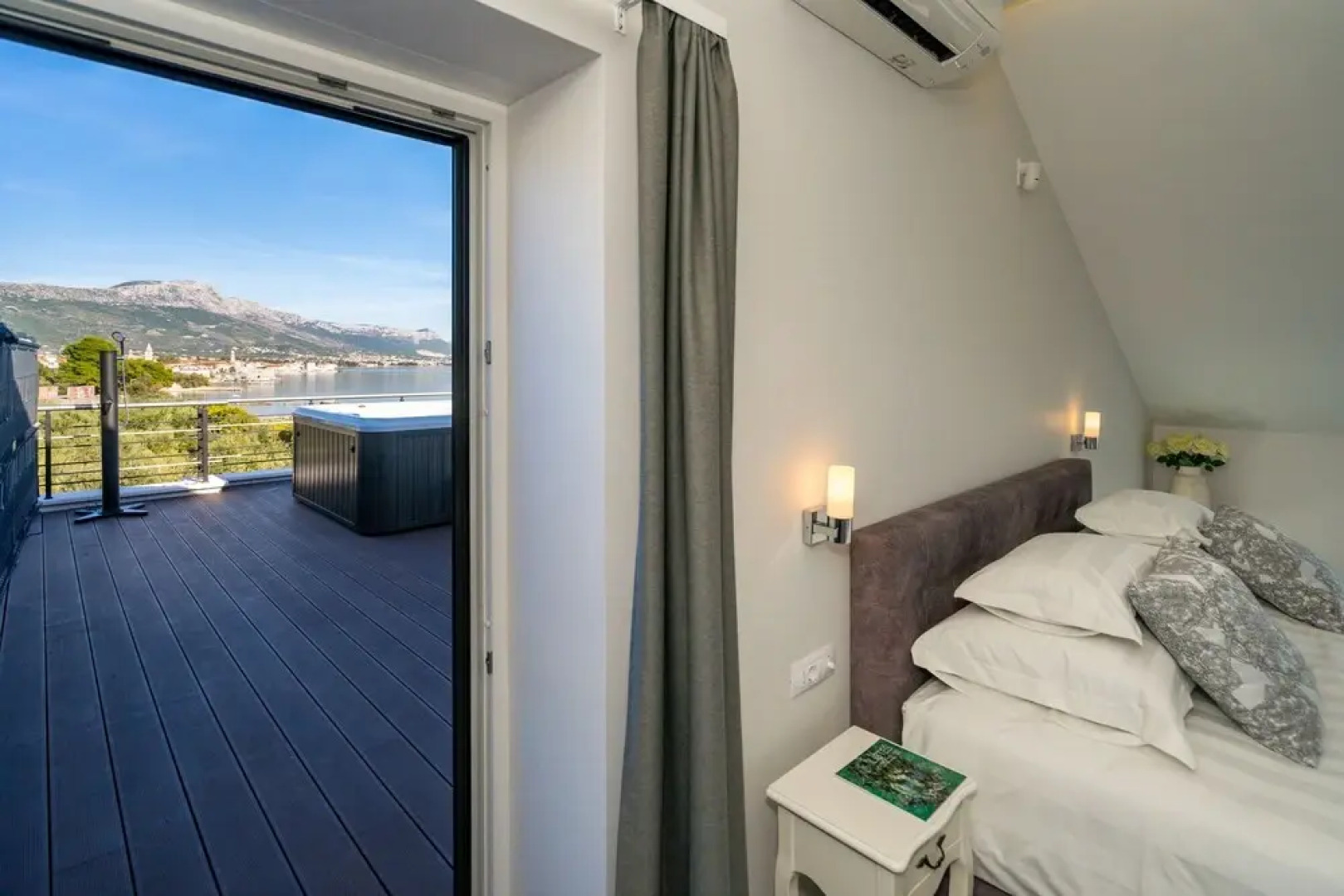 Luxury Beachfront Villa Sea Queen