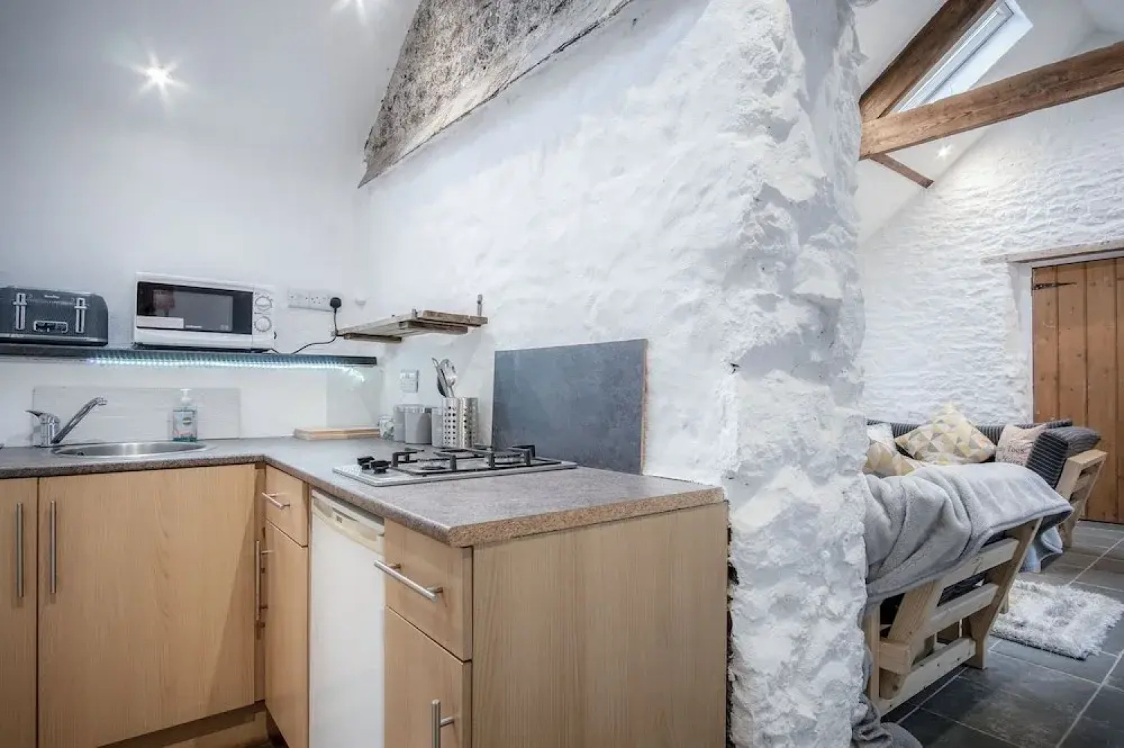 The Anchor Light - Freshwest Beach Retreat