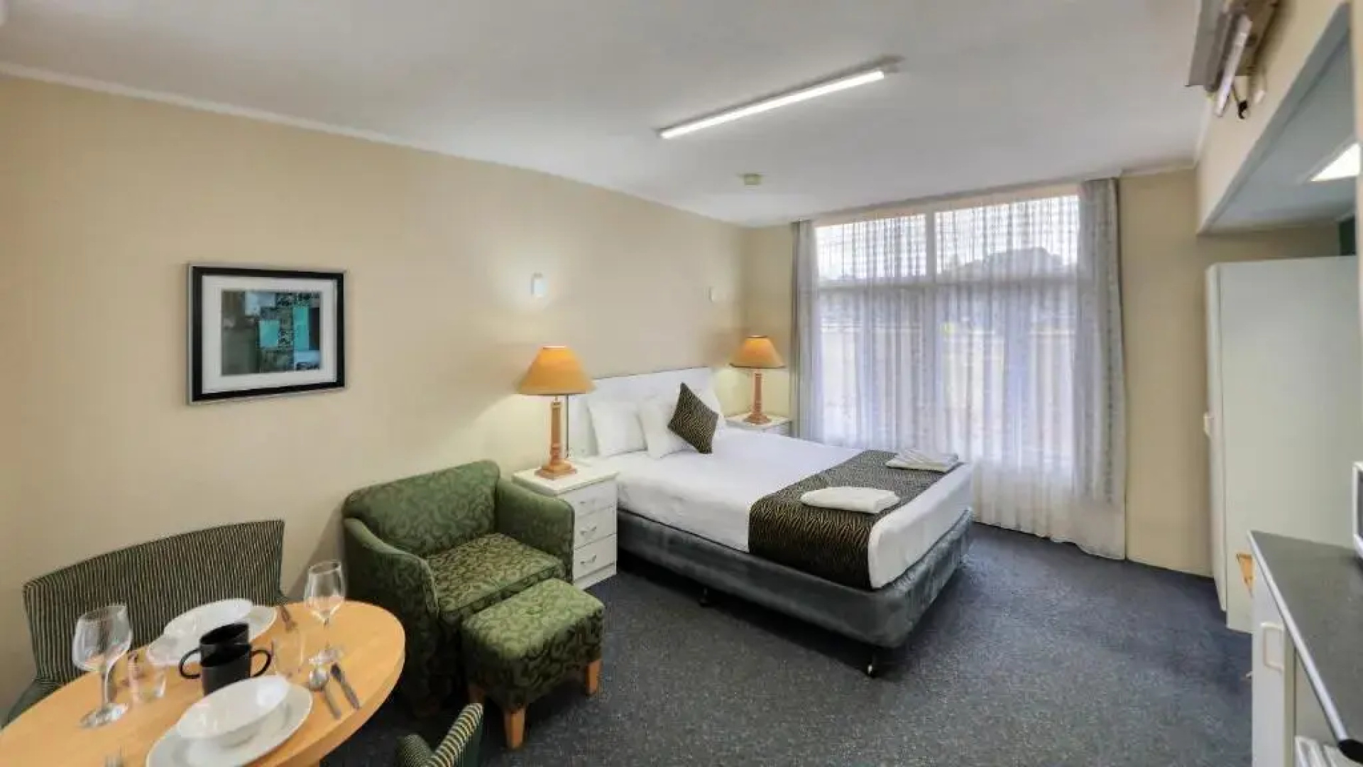 Silver Oaks Motel