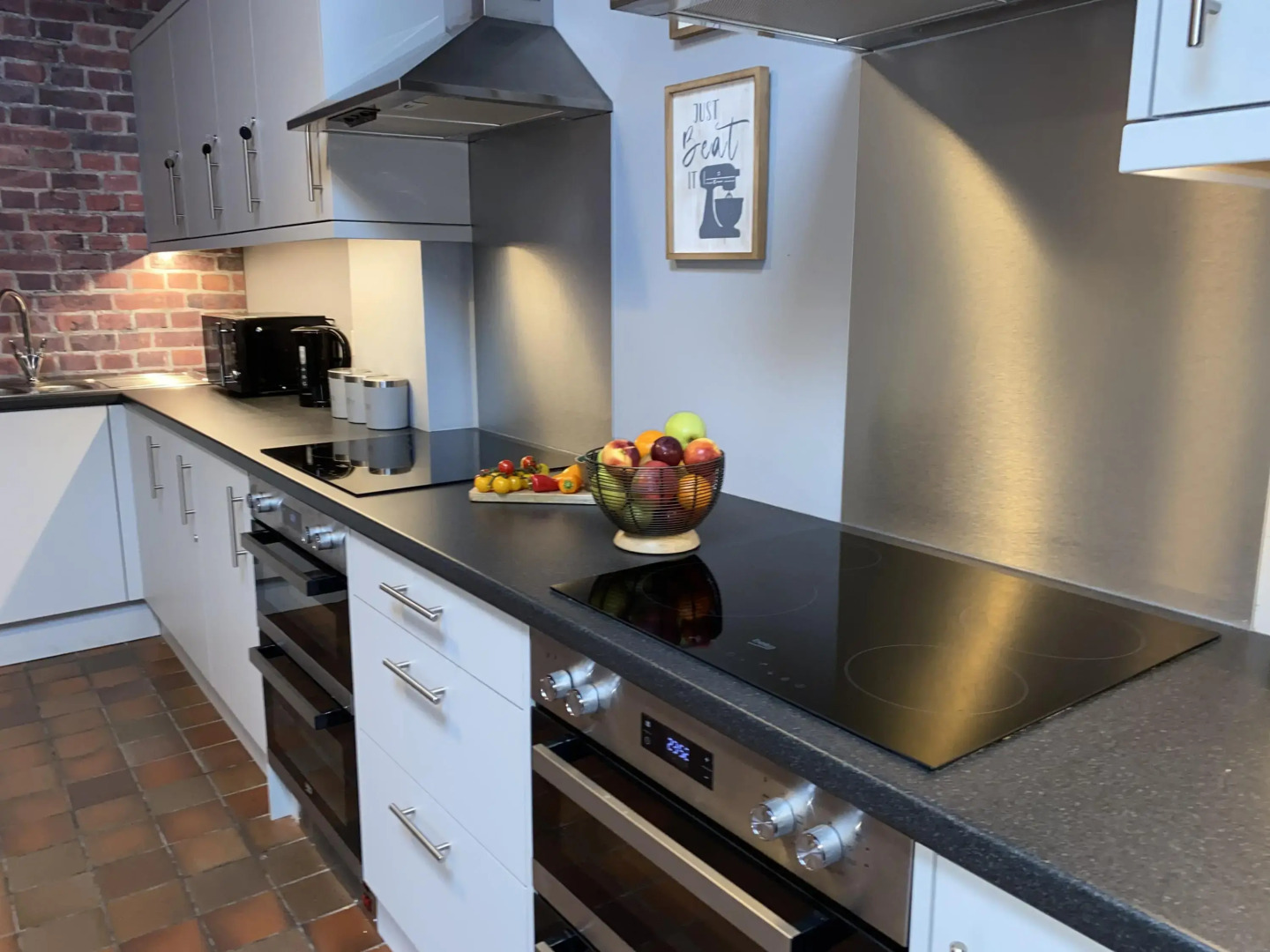 The North West Contractors Base - 9 Bedroom - EV Charging