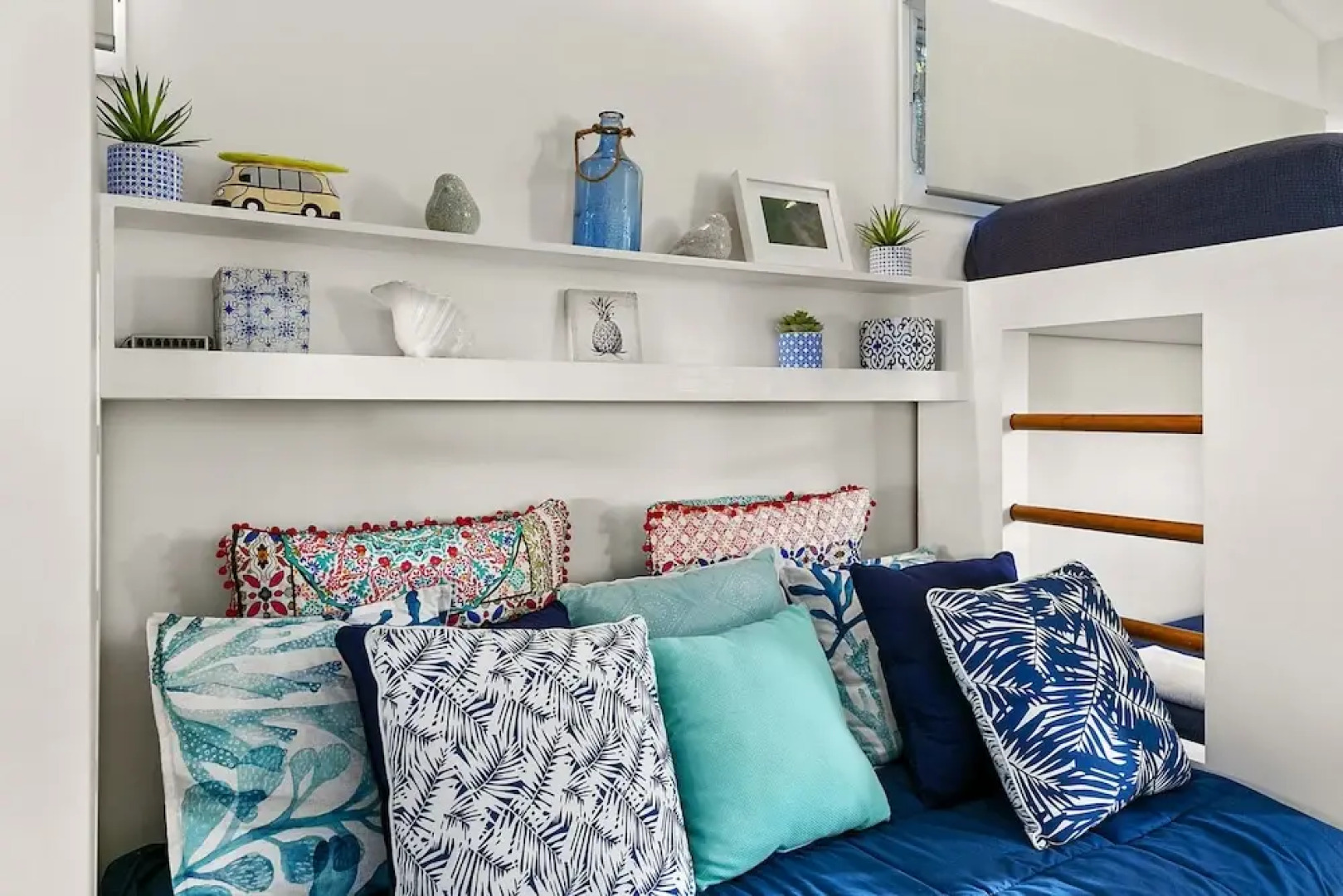 Stunning River House - 51 Hilton Esplanade