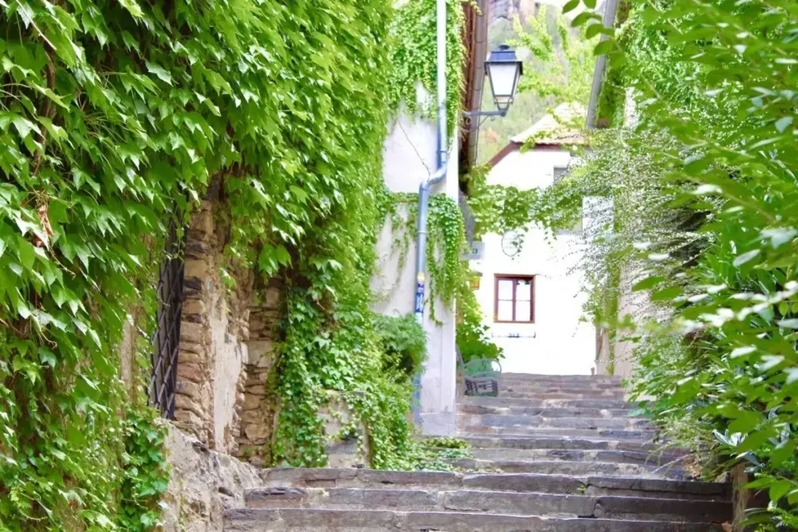 Deluxe Apartment With two Bedrooms in the Historic Downtown of D Rnstein