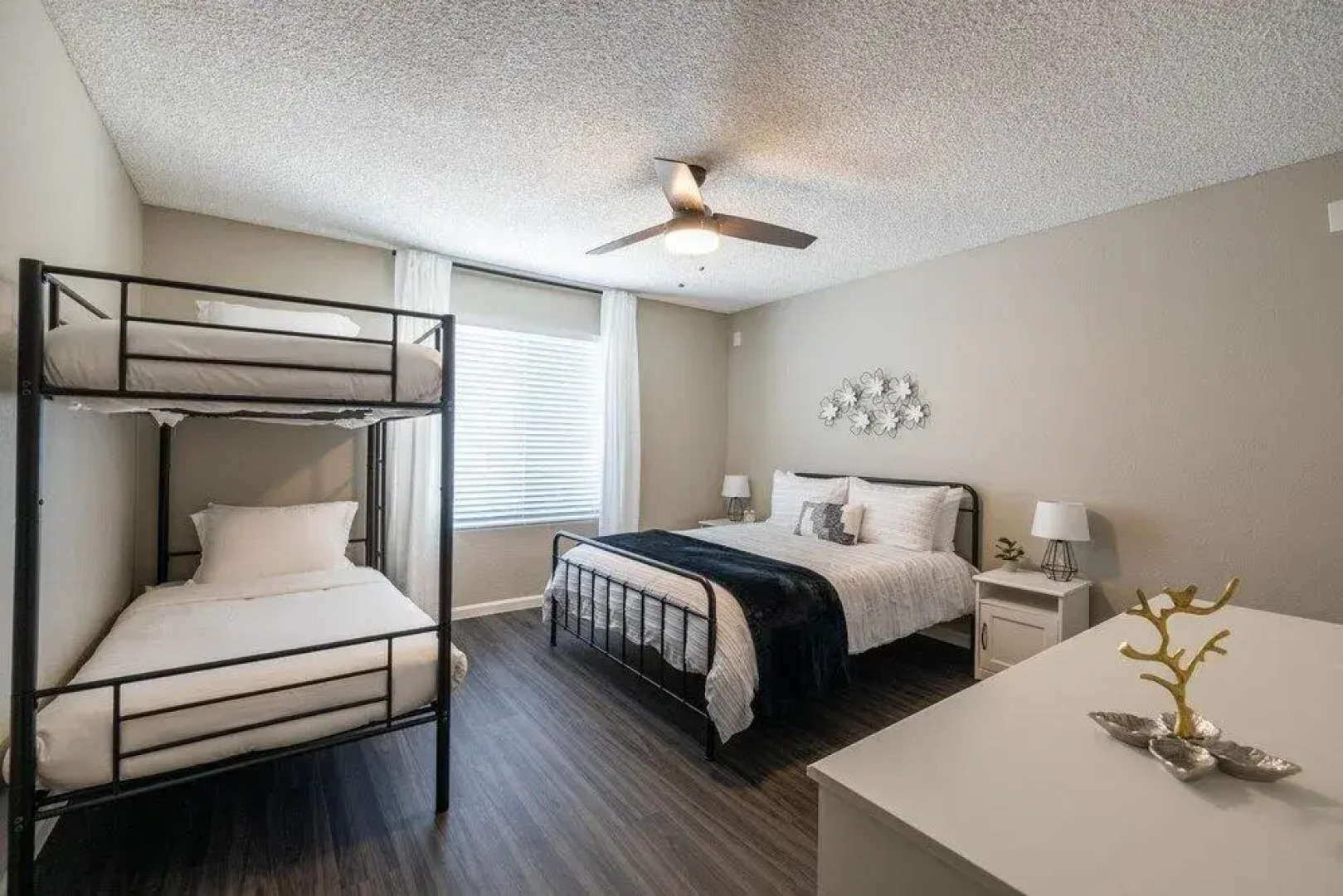 Glendale Keim 4 Bedroom Home By Redawning