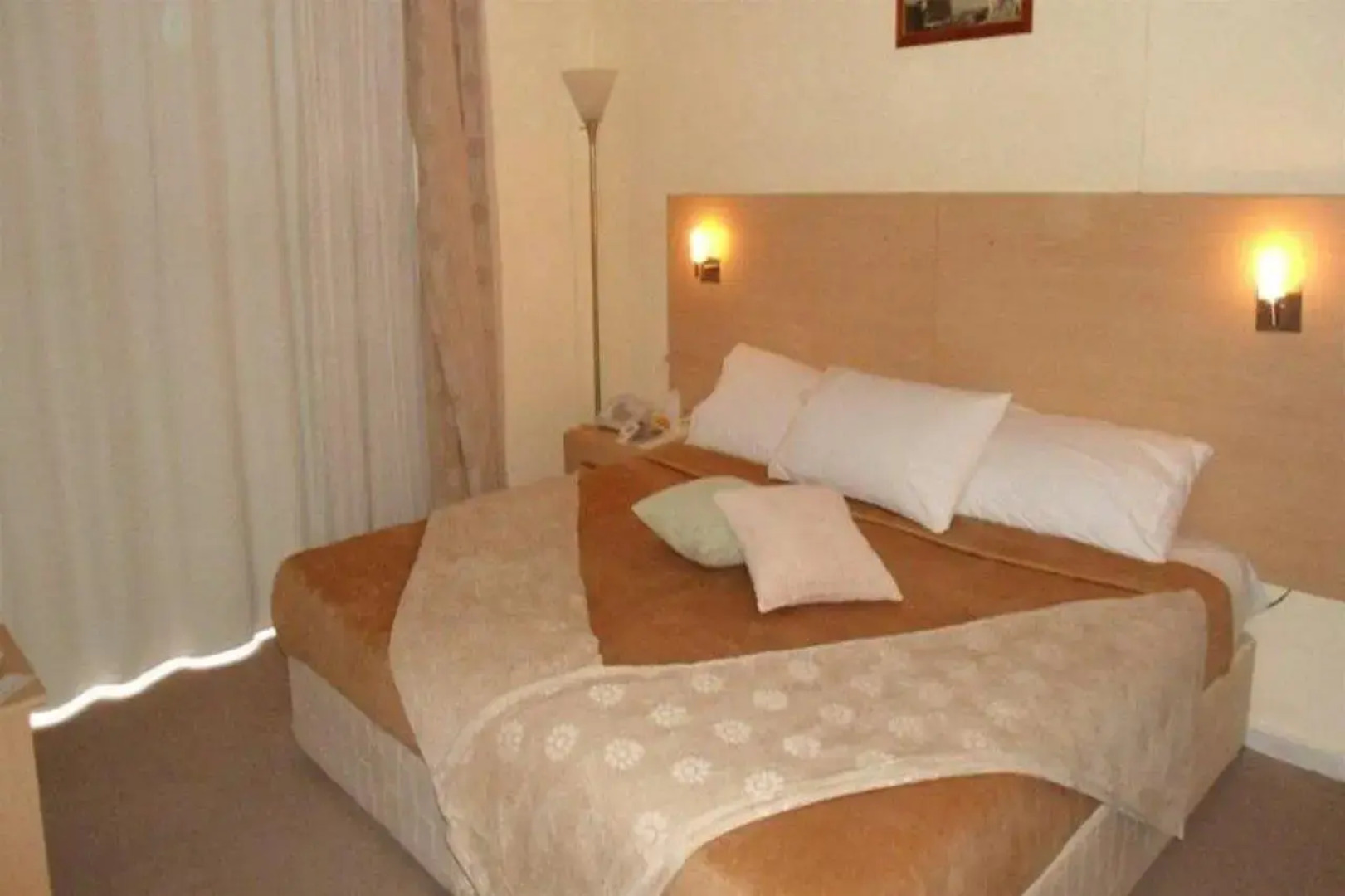 Montreal Hotel - Al Shobak