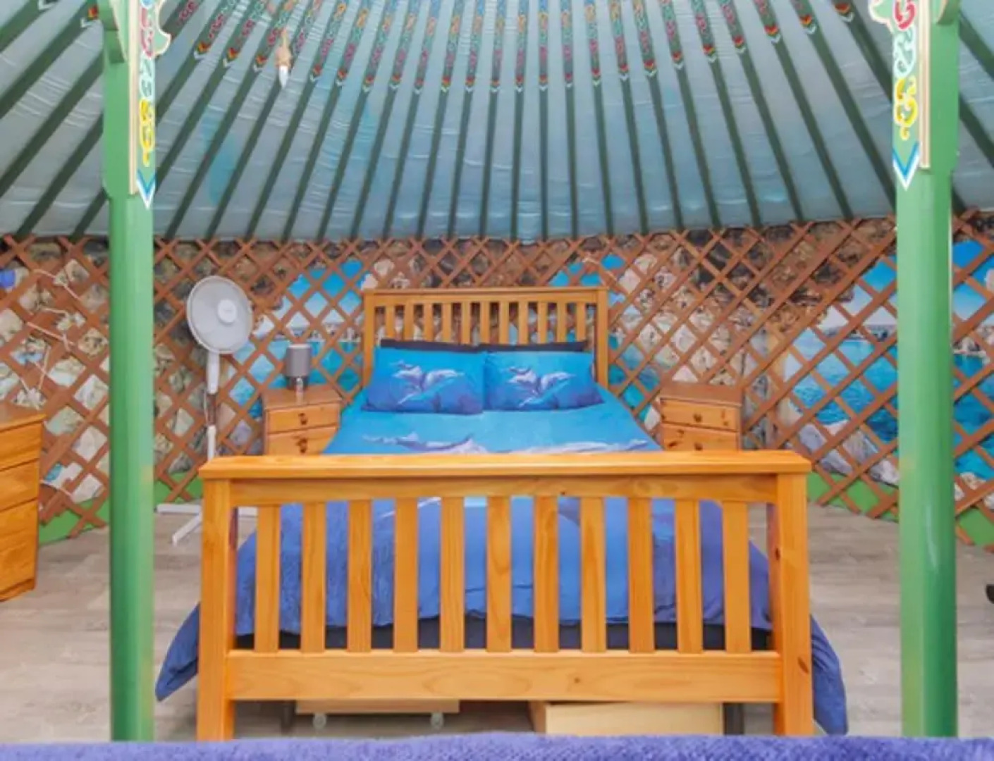 Green Yurt With Hot Tub - Sleeps 3, Parking & Wifi