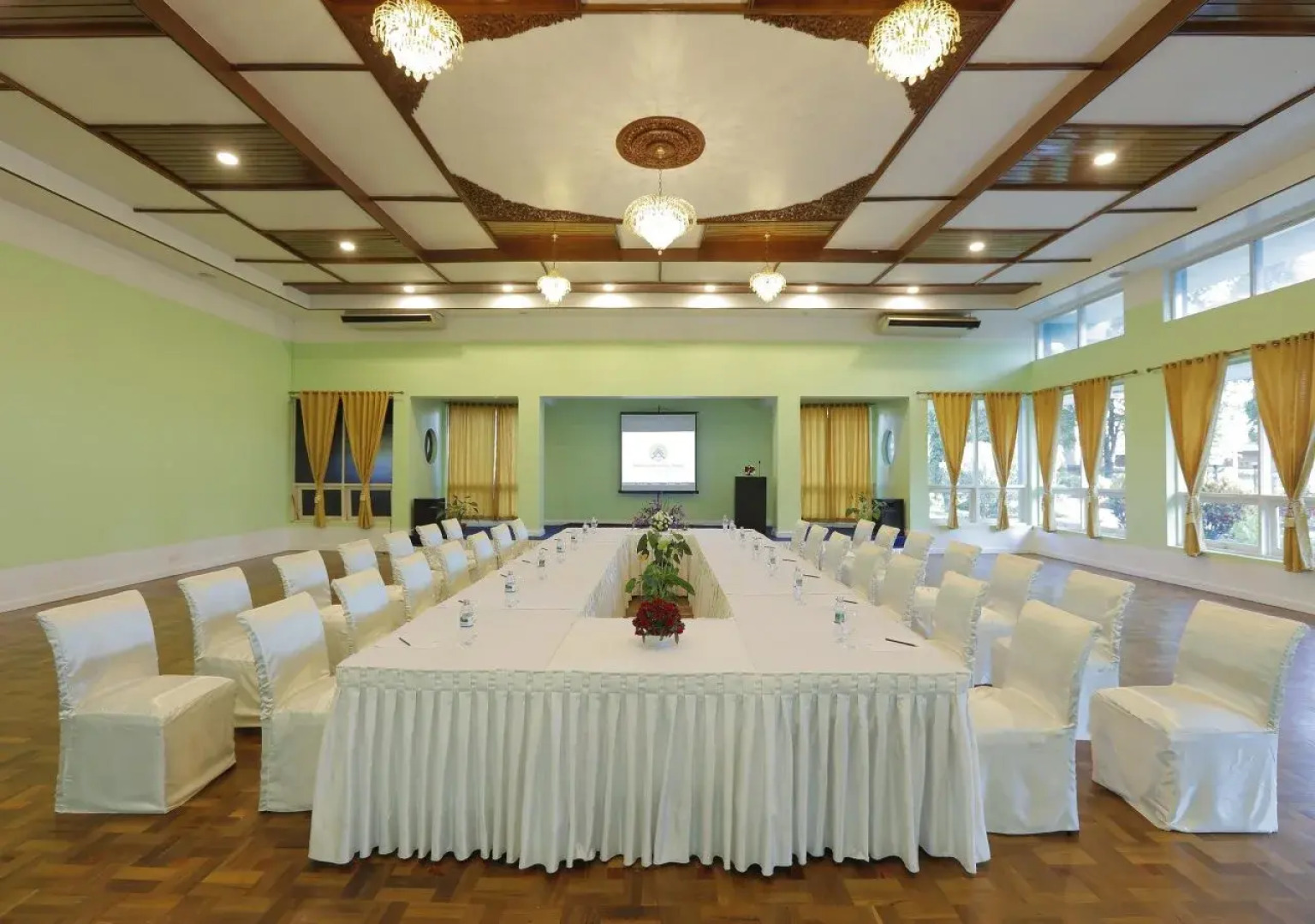 Amazing Kengtong Resort