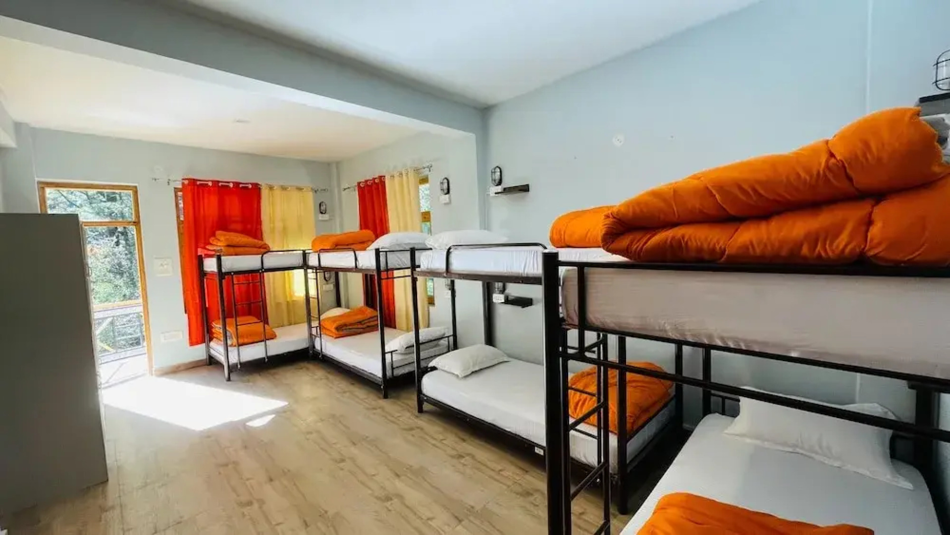 Madpackers Jibhi - Hostel