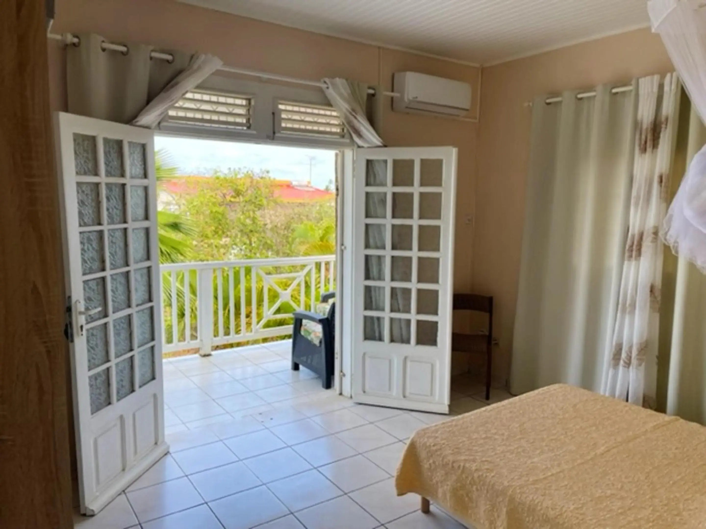 Villa de 4 chambres avec piscine privee jardin clos et wifi a Le Vauclin