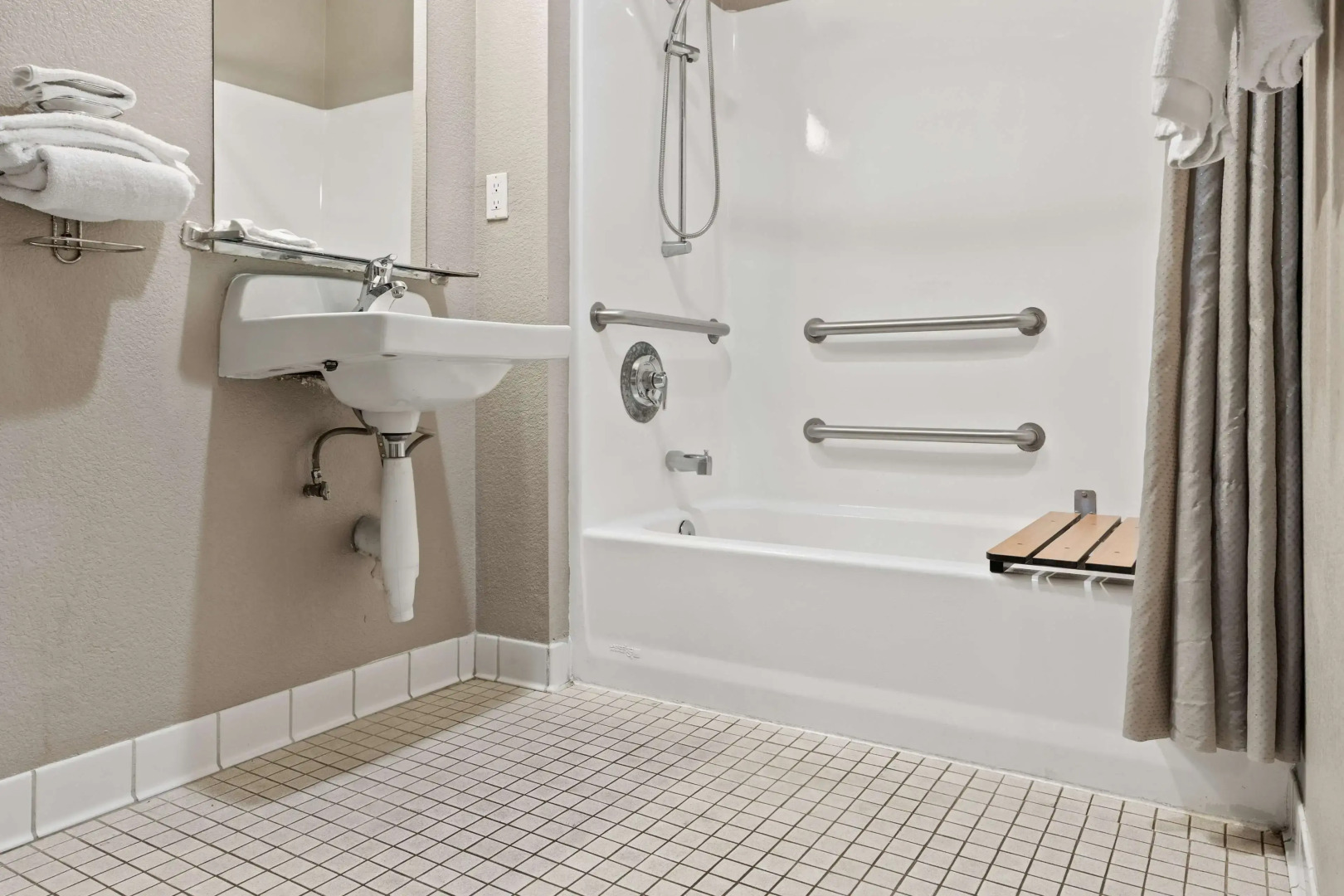 Motel 6 Ventura, CA - Beach