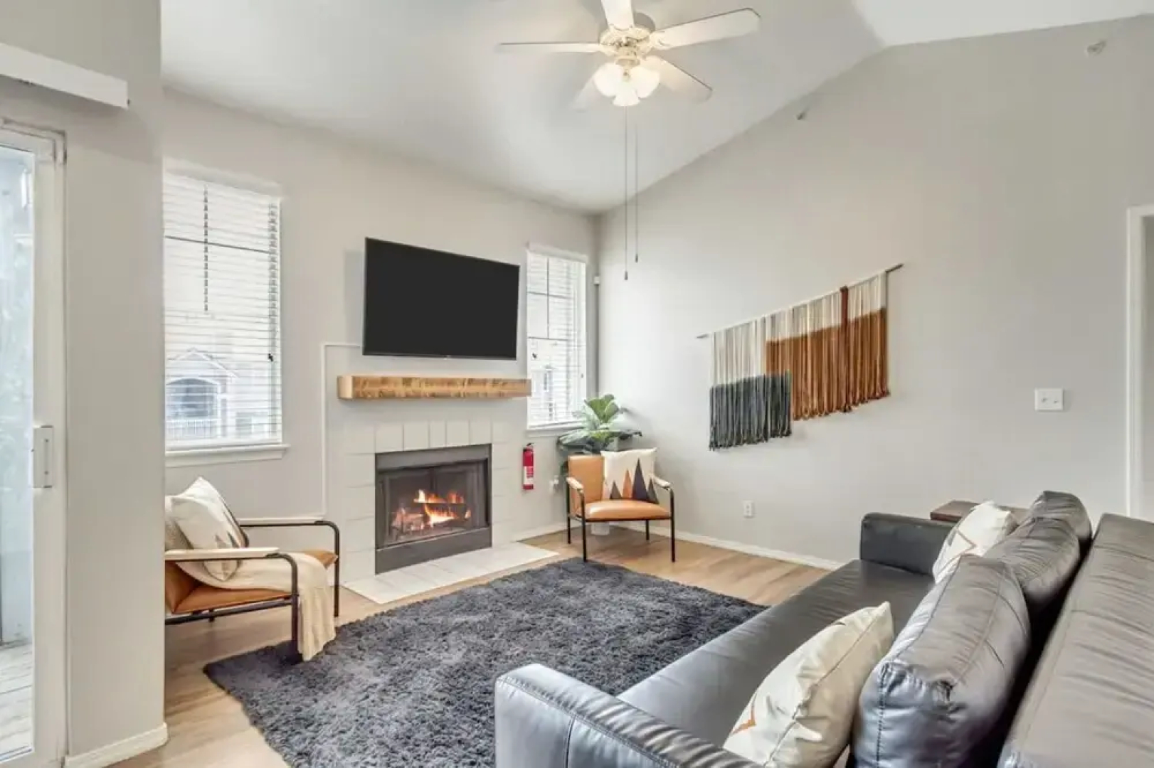 Quiet Apt - Close to Davis Conference - King Bed
