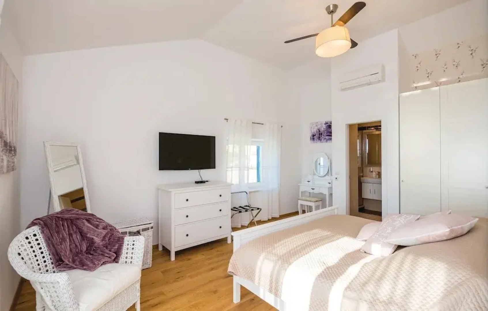 Nice Home in Brsecine With Wifi and 3 Bedrooms