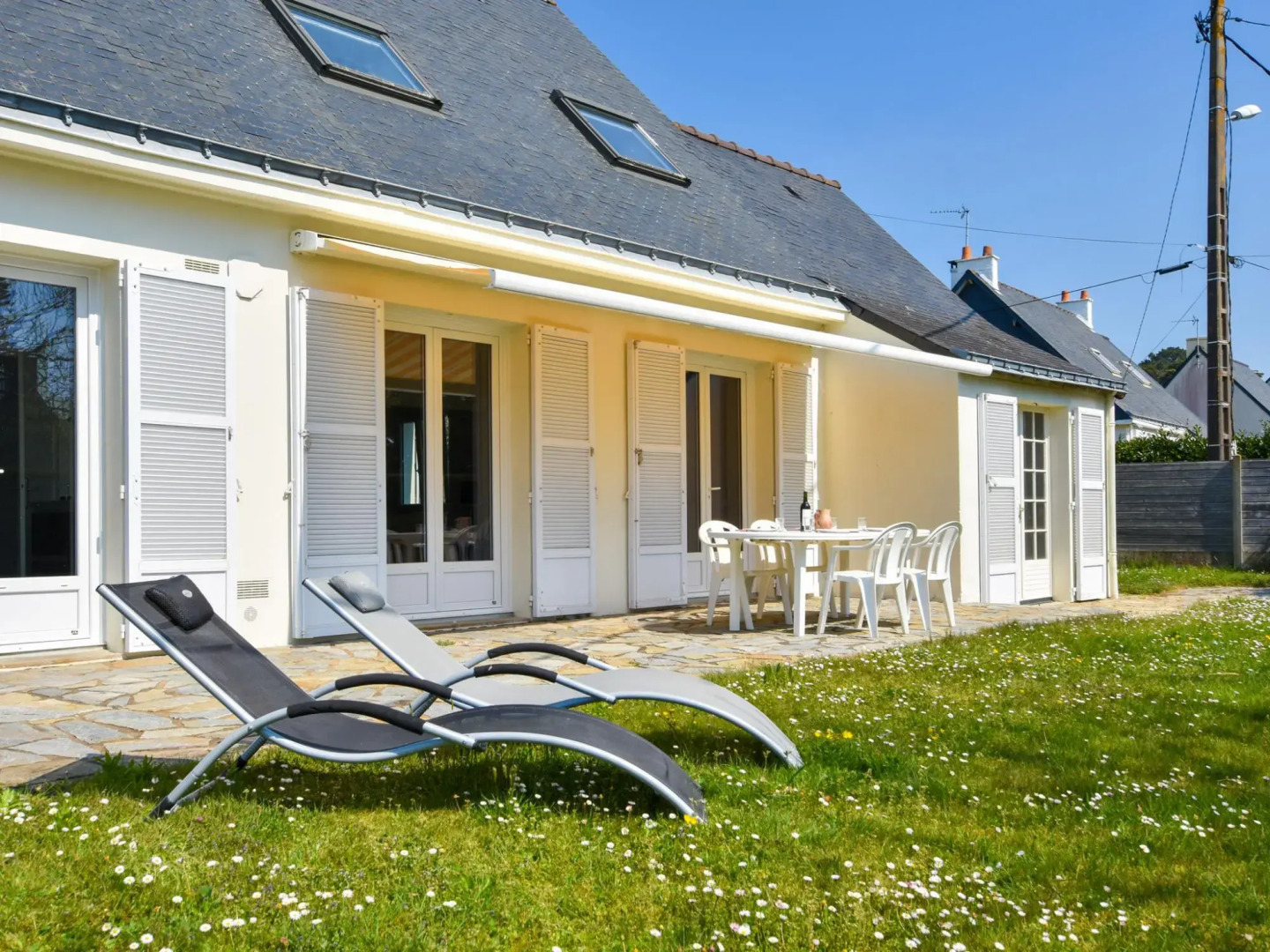 Serene Holiday Home in Pénestin, 300m from the beach