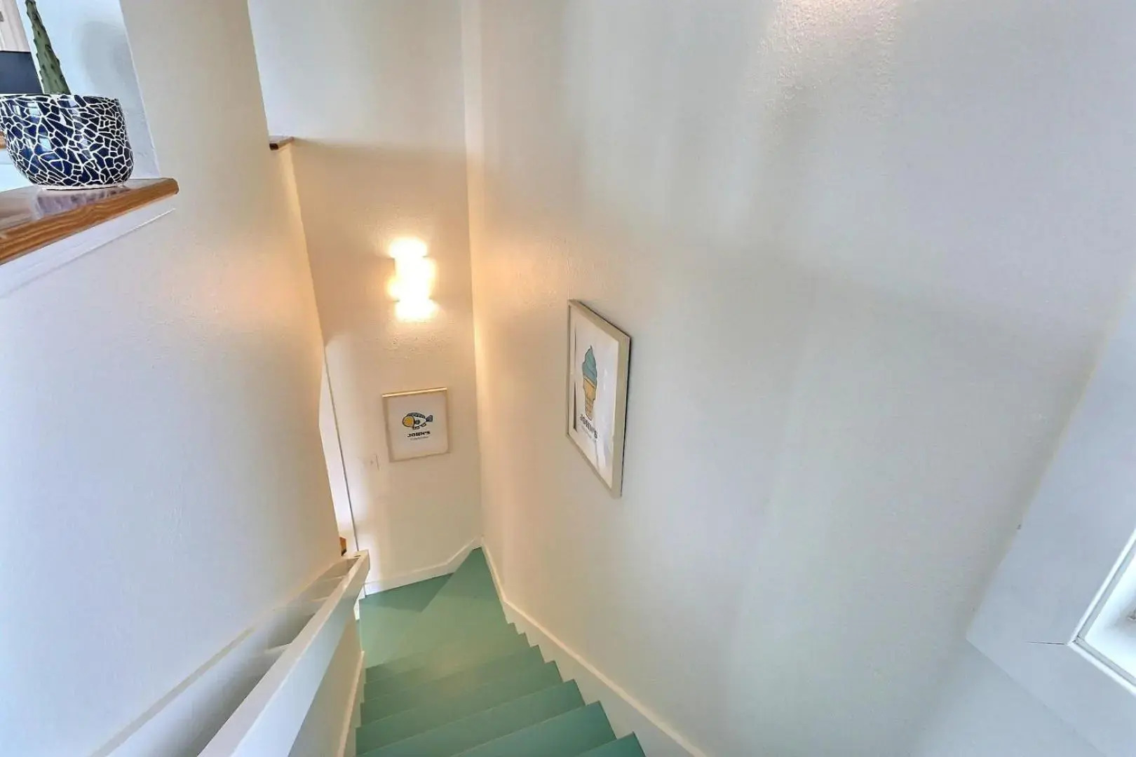 4120 The Shake Shack Across Street from Beach