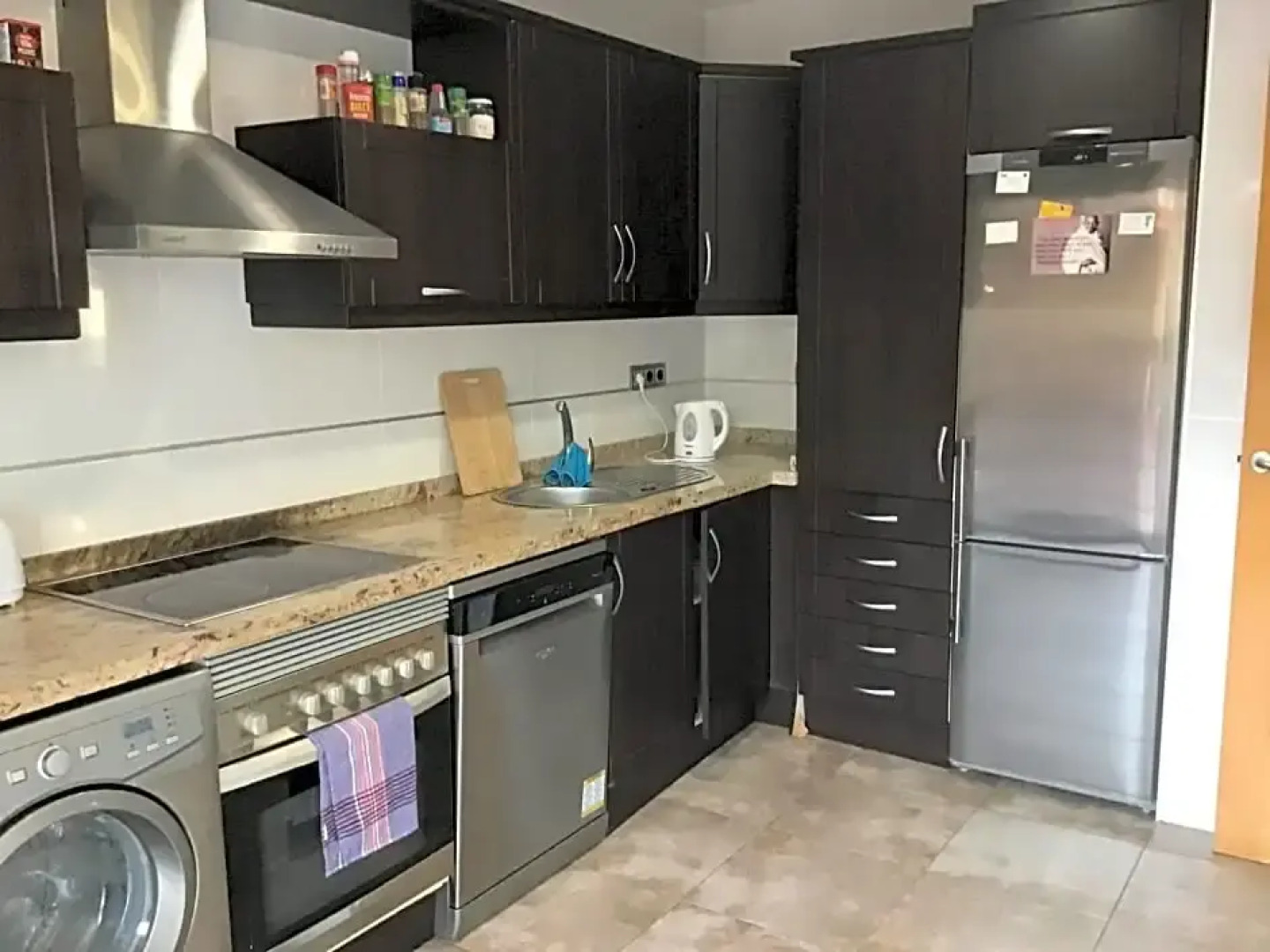 Double Room with Shared Bathroom and Shared Communal Areas R4