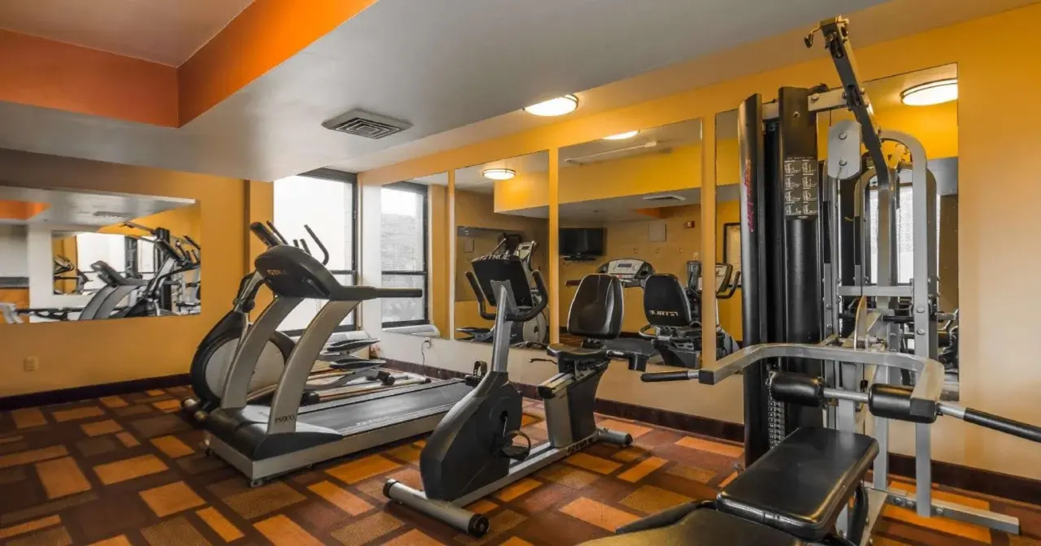 Holiday Inn Express & Suites Phoenix - Tempe by IHG