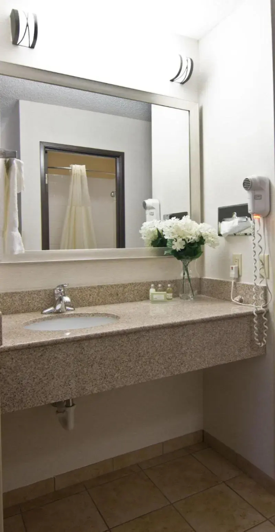 Christopher Inn and Suites