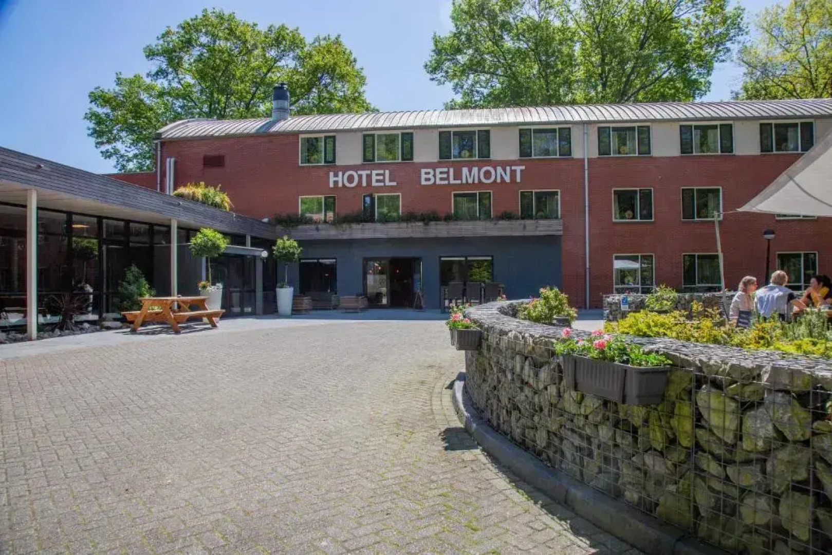 50/50 Hotel Belmont