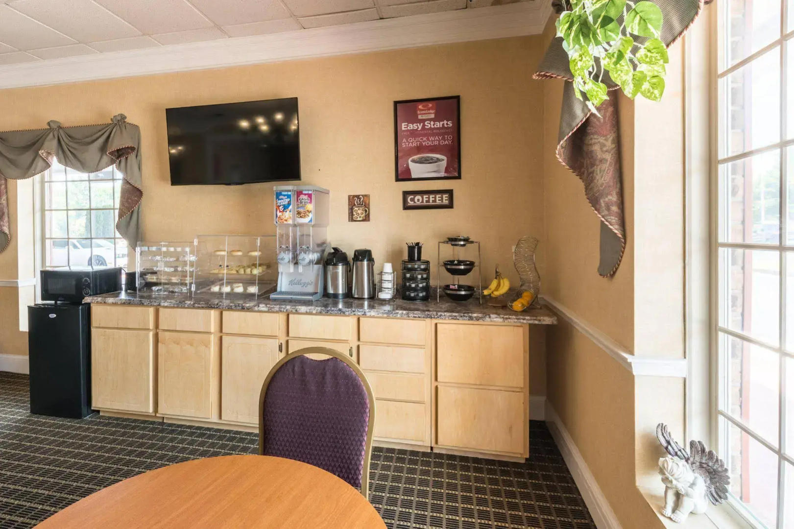 Econo Lodge Inn & Suites